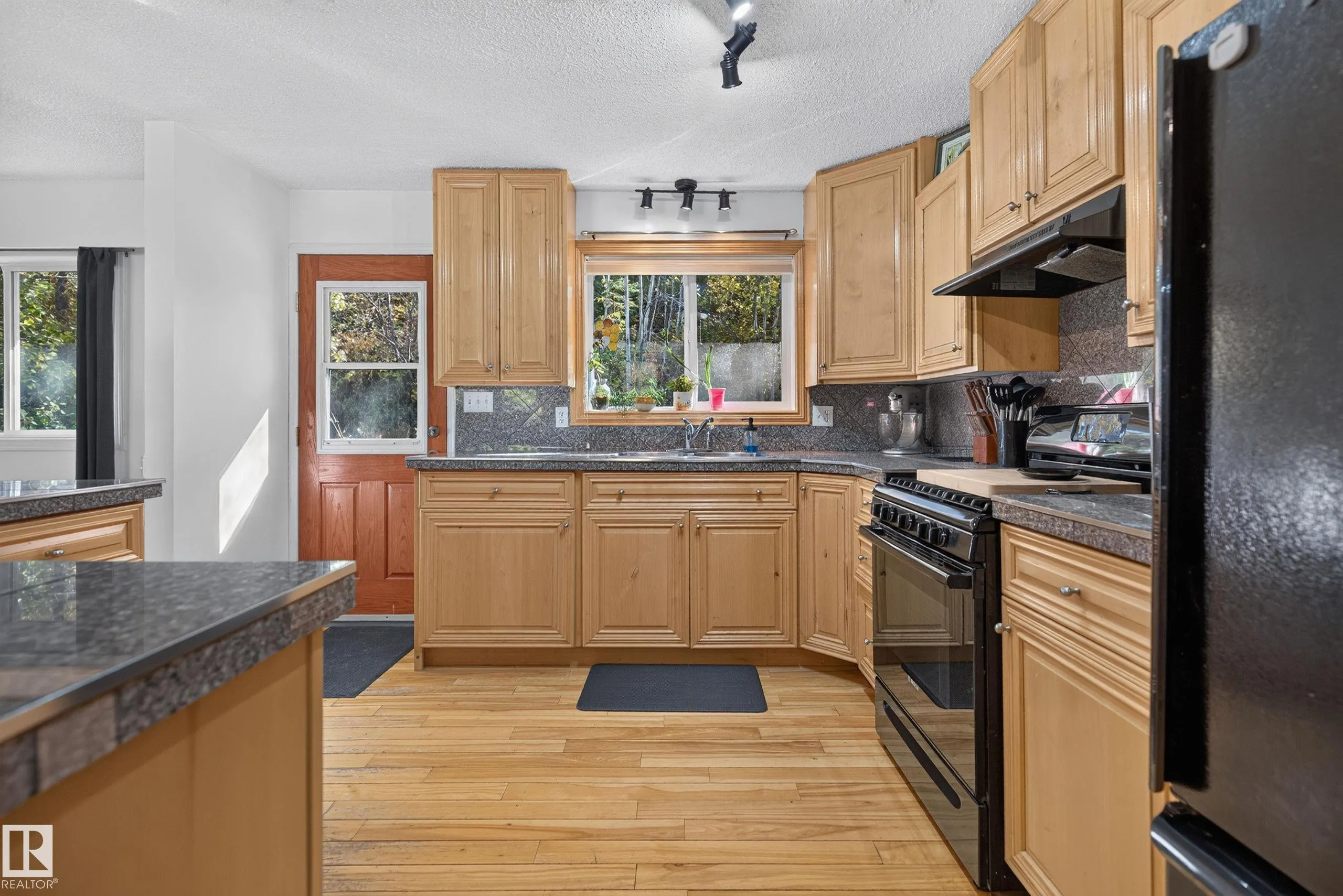 116 Lakeshore Drive