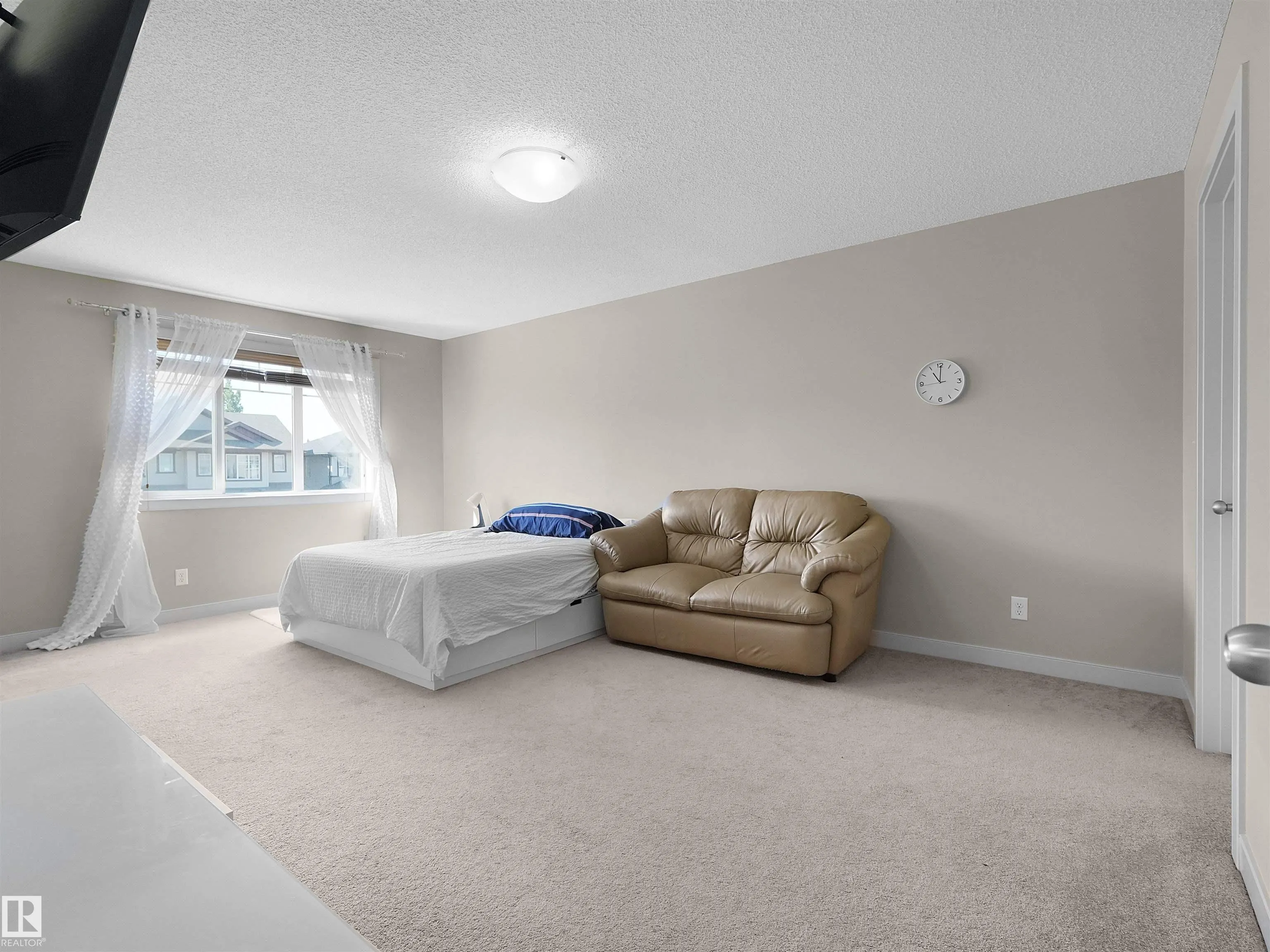 1692 CUNNINGHAM Way