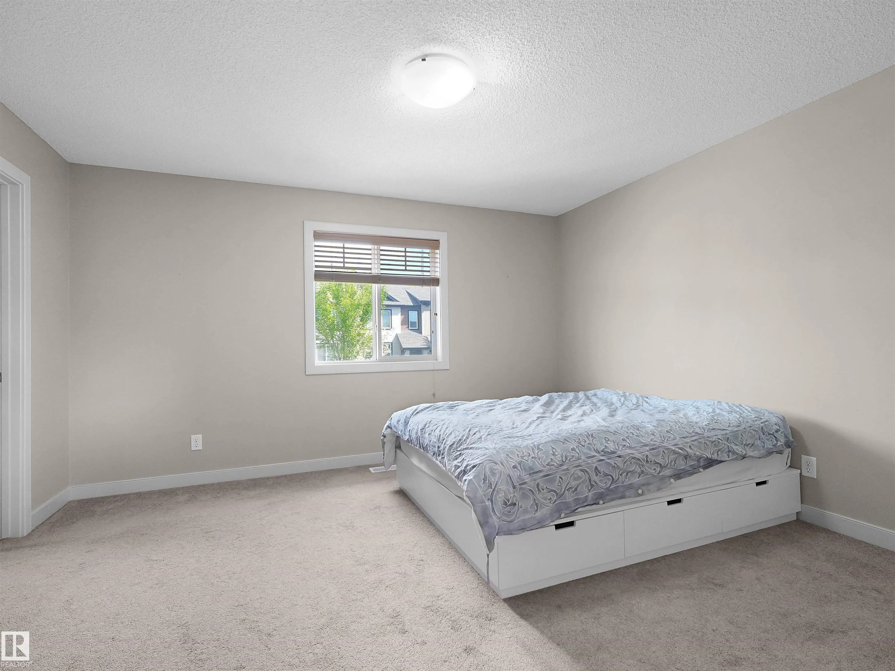1692 CUNNINGHAM Way