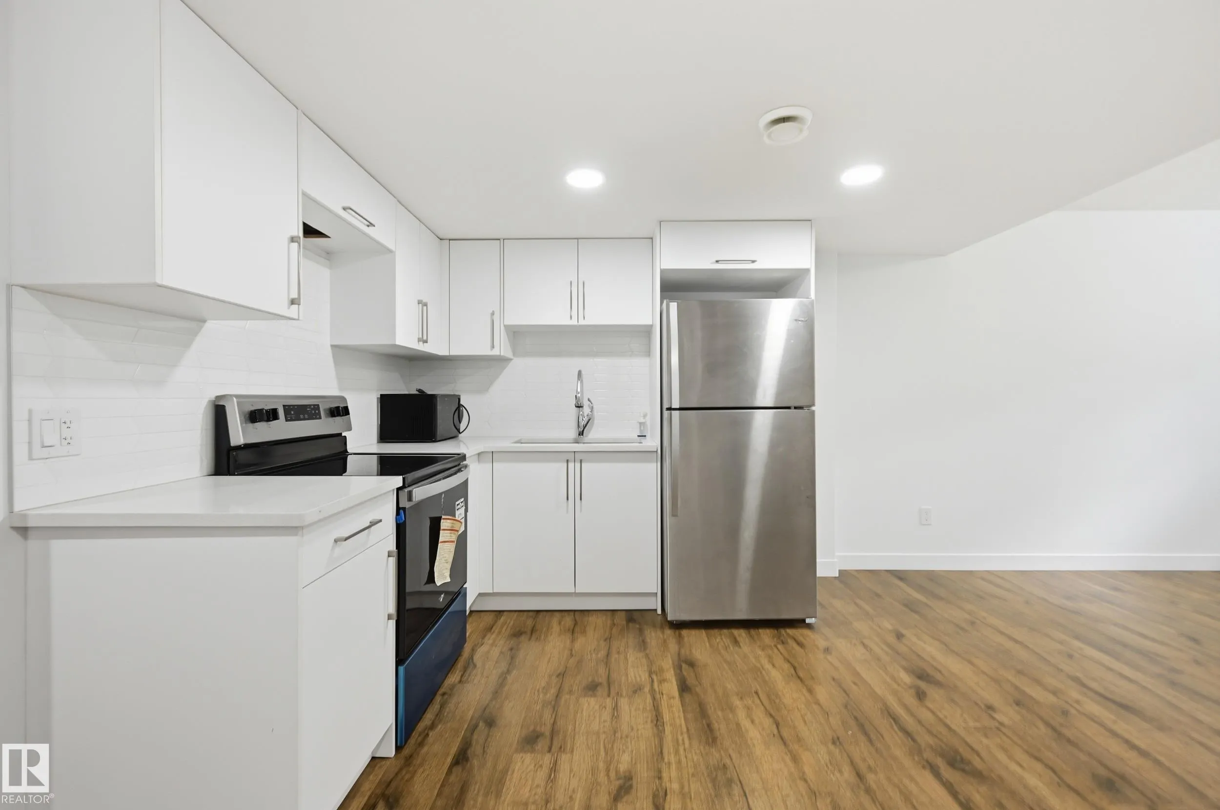 7258 CHIVERS Place