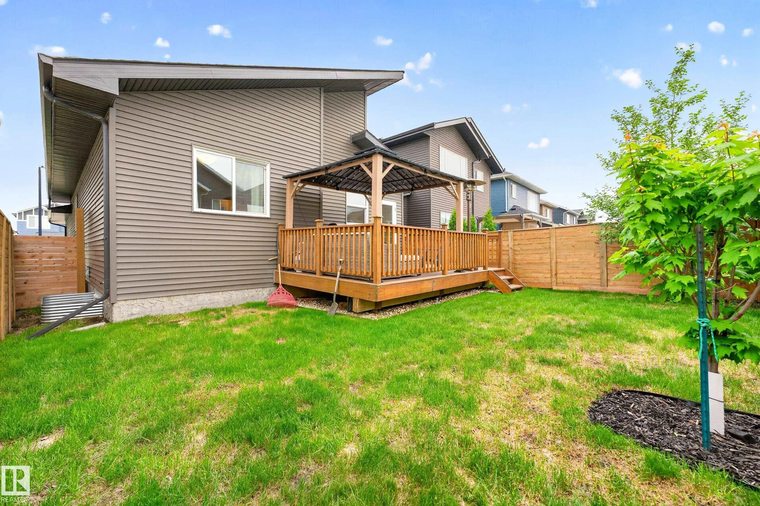 23 RED FOX Way