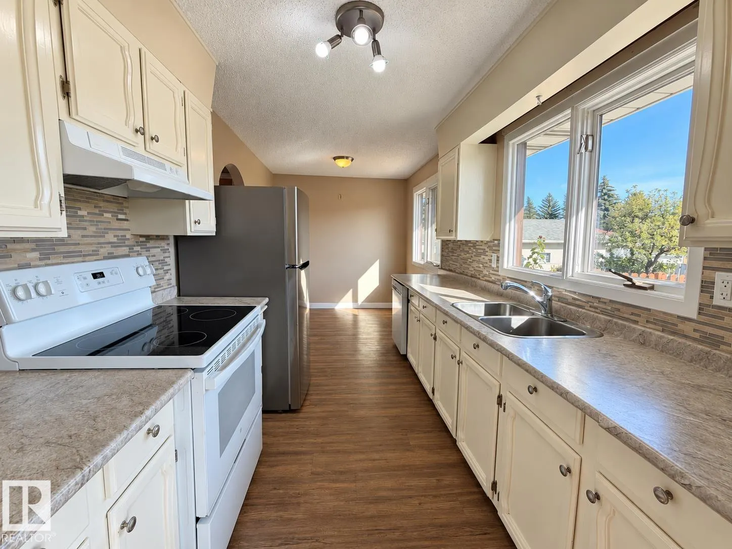 10439 36A Ave