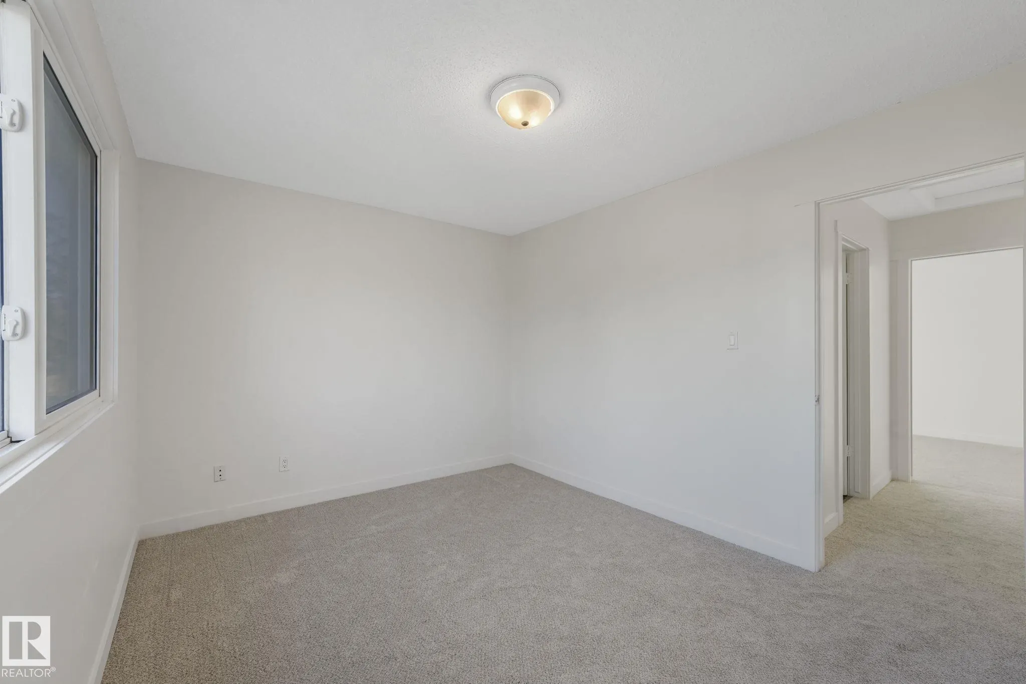 5833 RIVERBEND Road