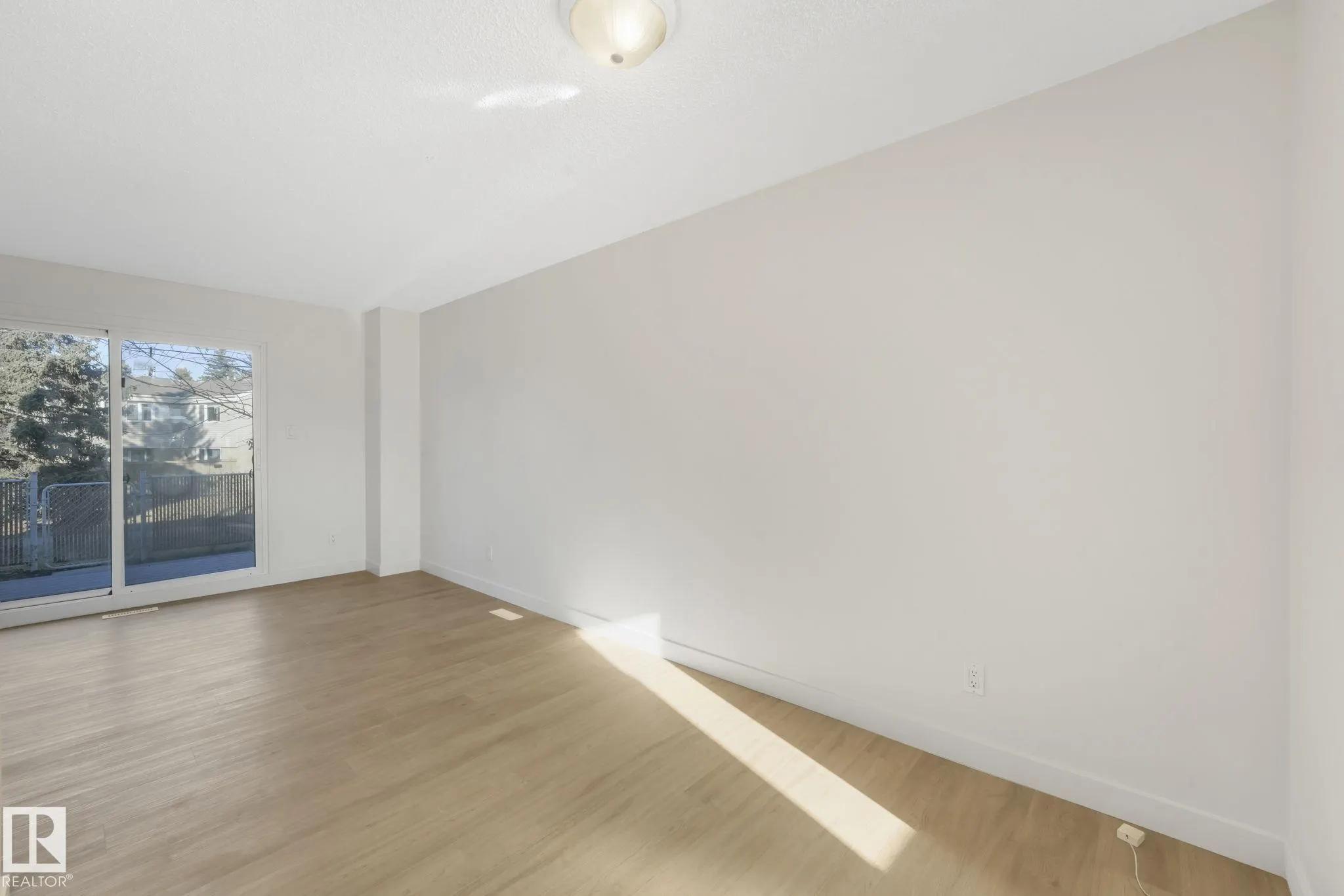 5833 RIVERBEND Road