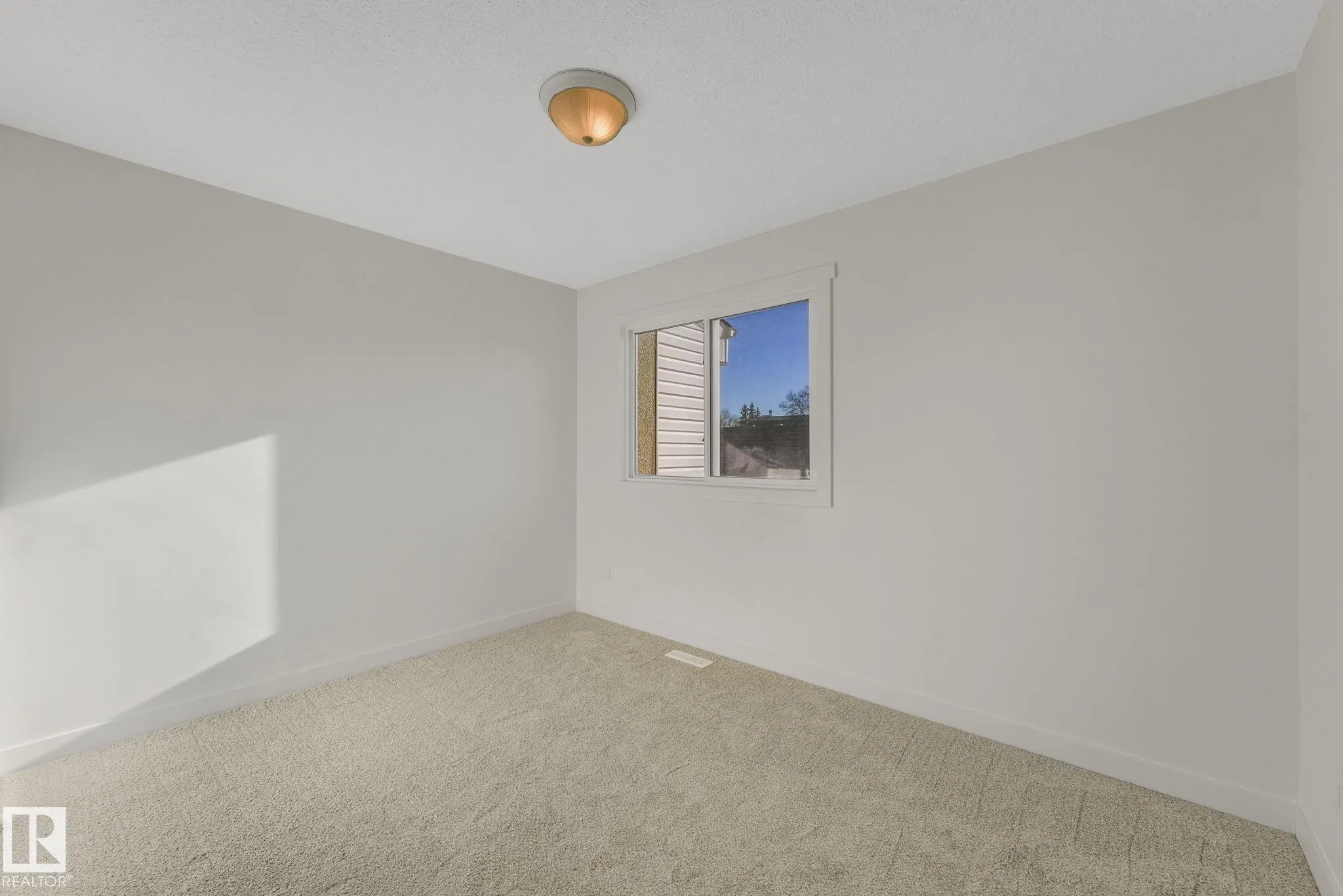 5833 RIVERBEND Road
