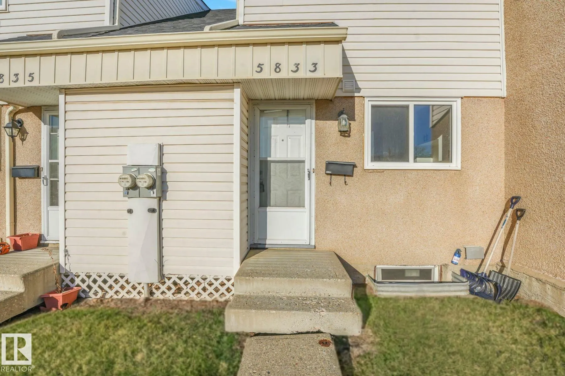 5833 RIVERBEND Road