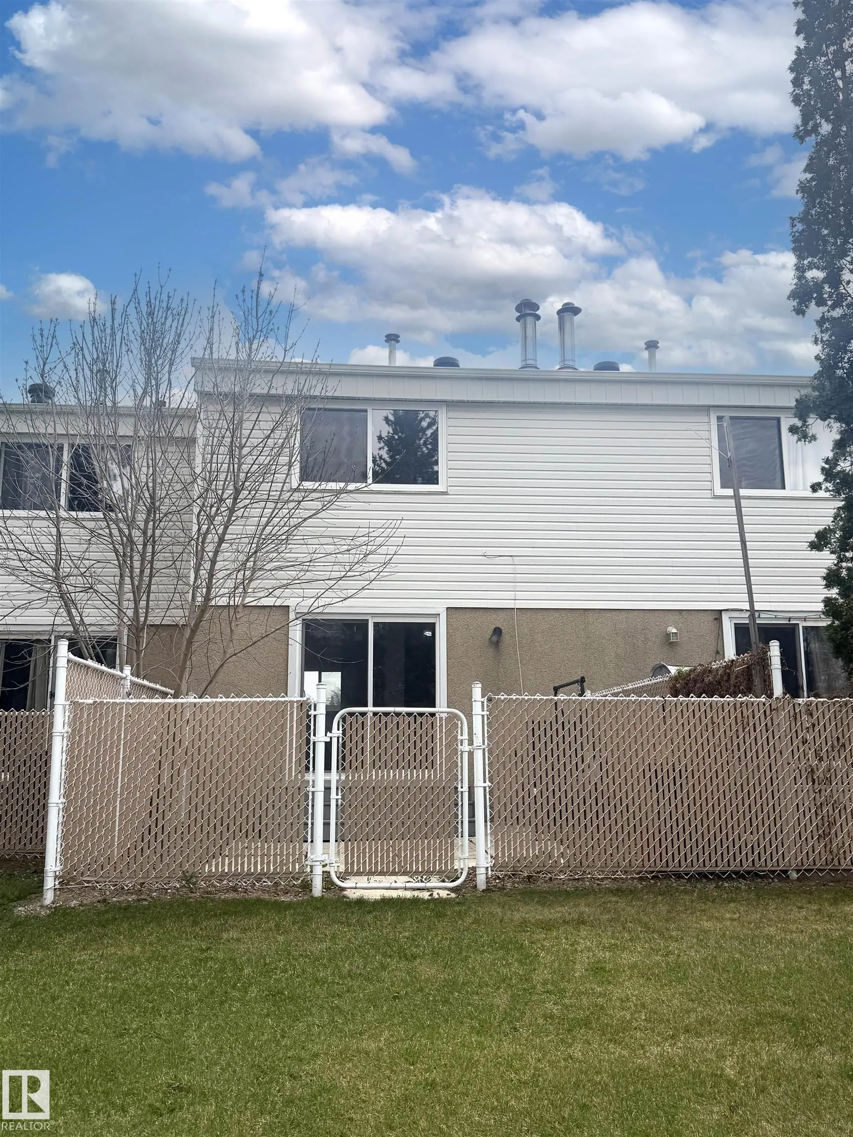5833 RIVERBEND Road