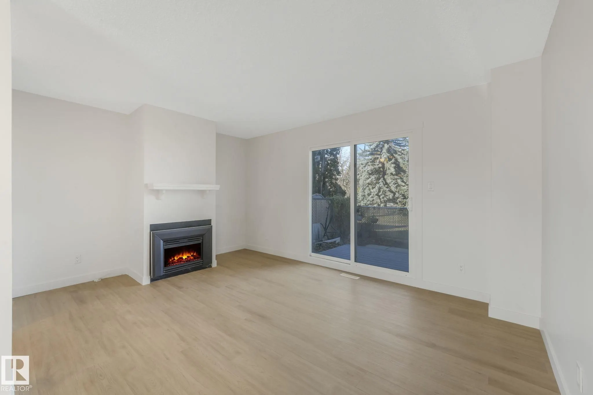 5833 RIVERBEND Road