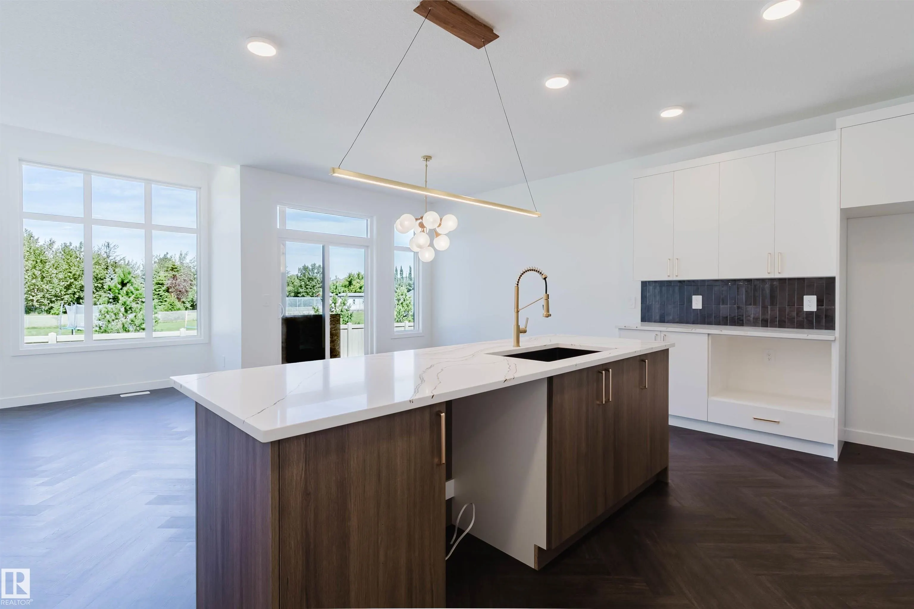 1731 Crossbill Loop
