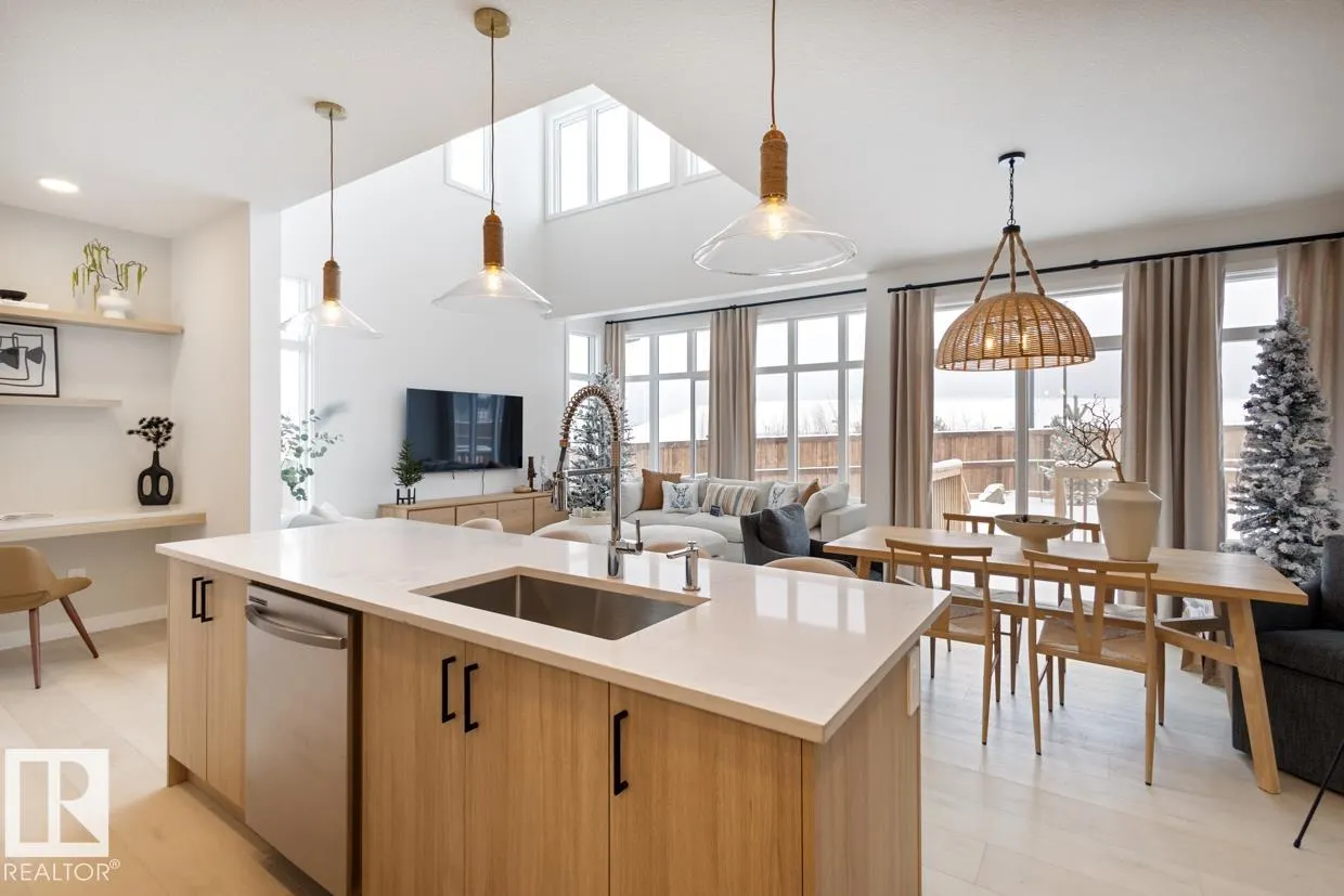 1731 Crossbill Loop