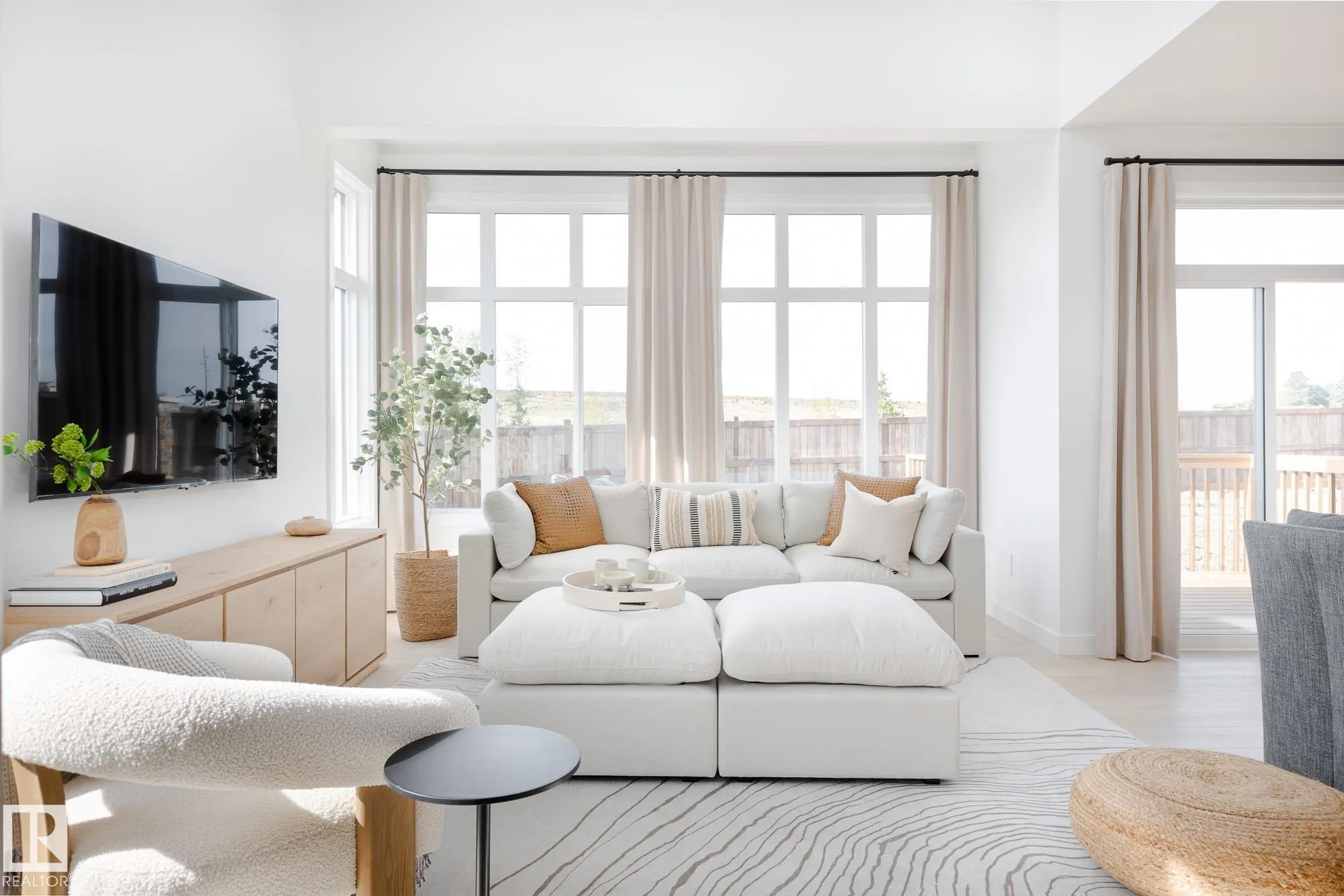 1731 Crossbill Loop