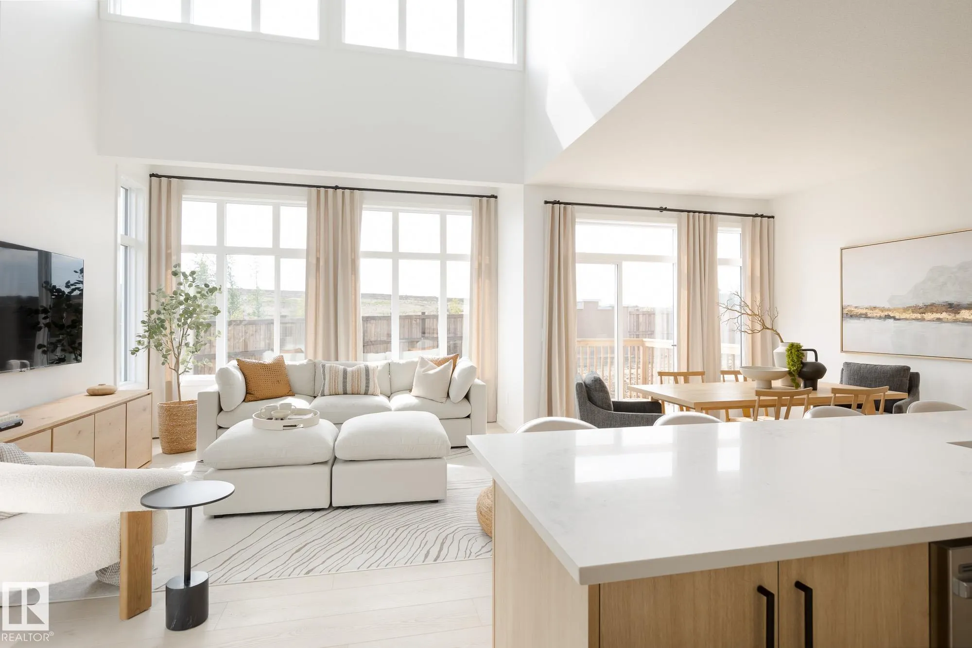 1731 Crossbill Loop