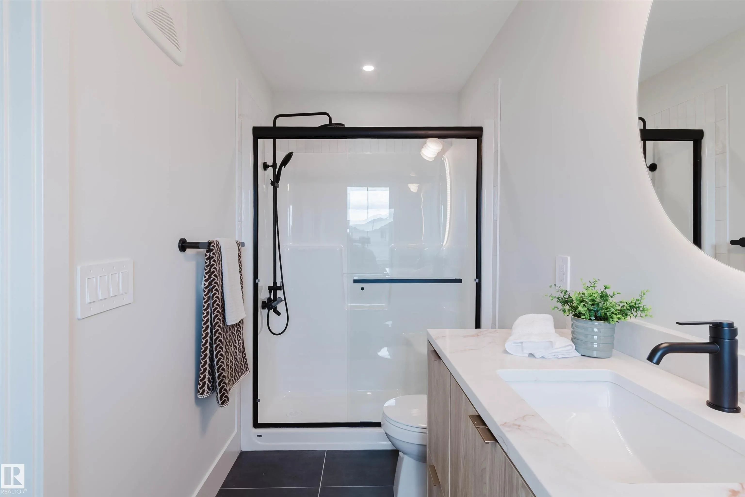 22 Clichy Close