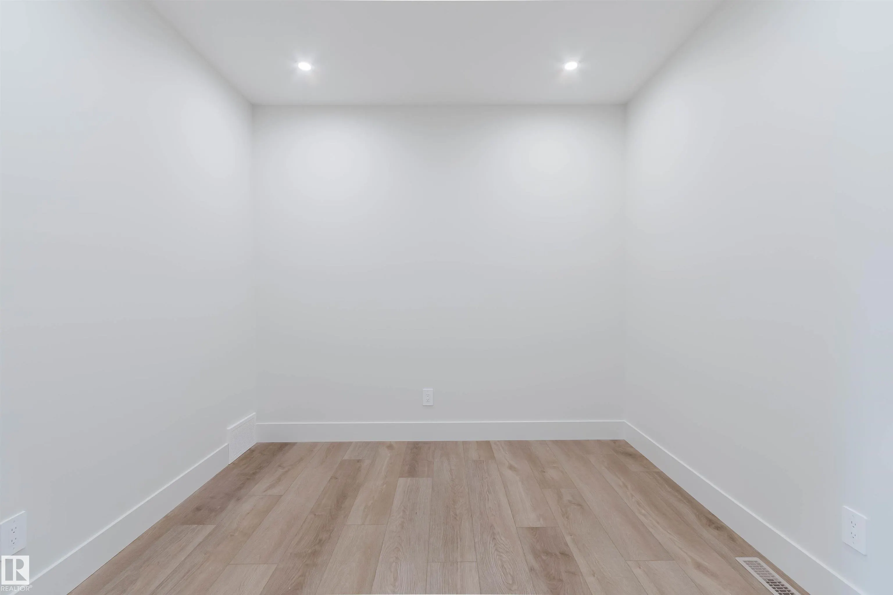 22 Clichy Close