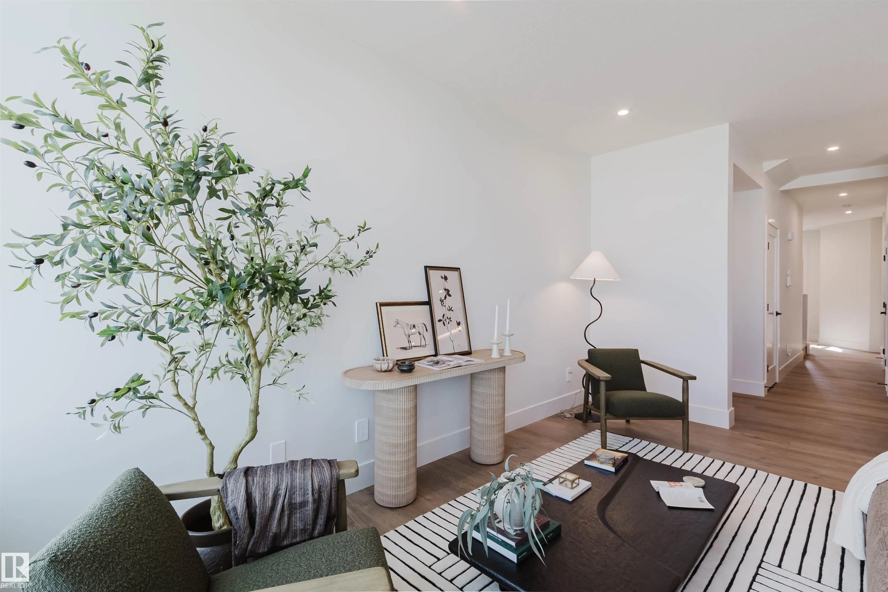 22 Clichy Close