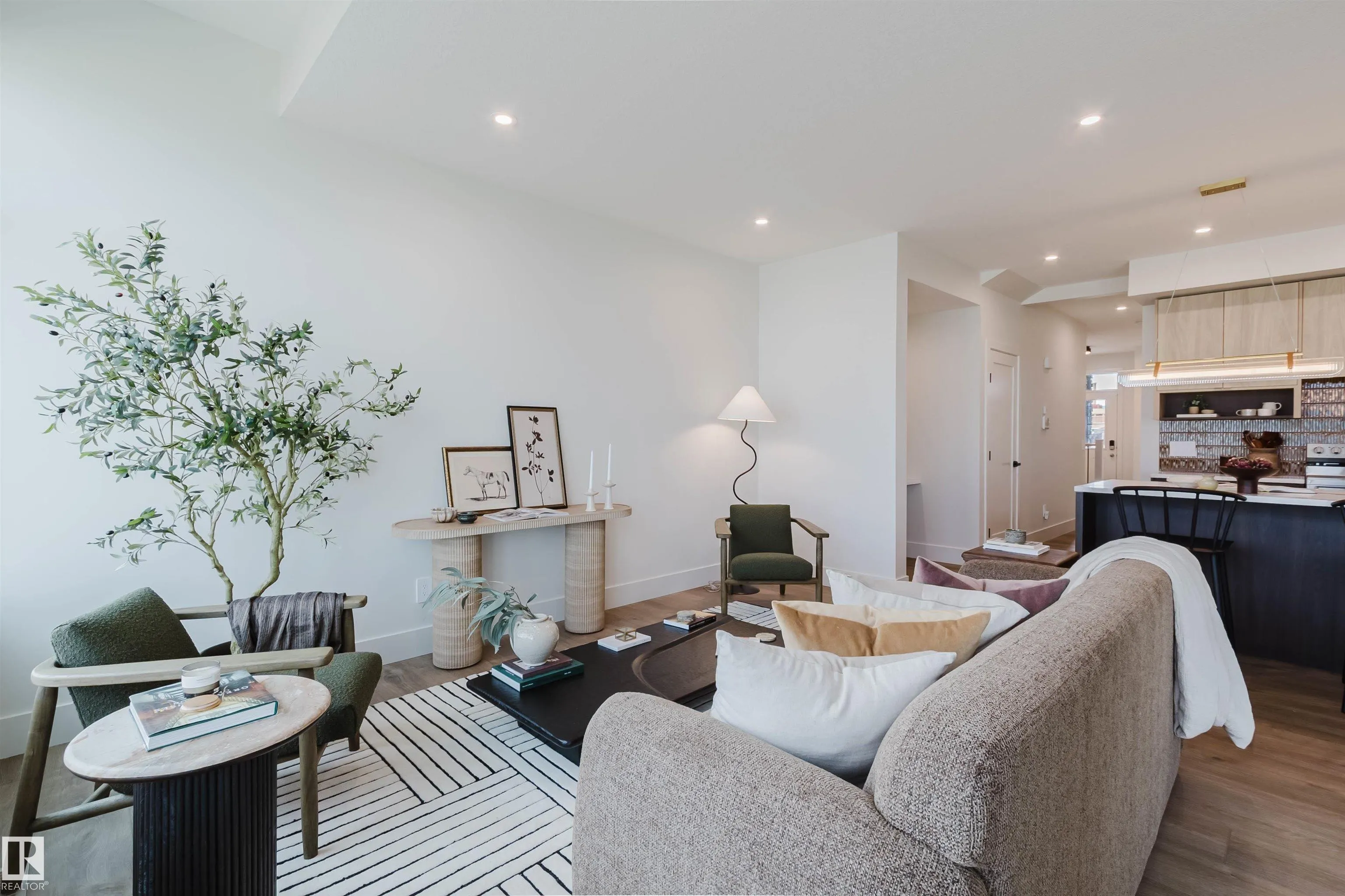 22 Clichy Close