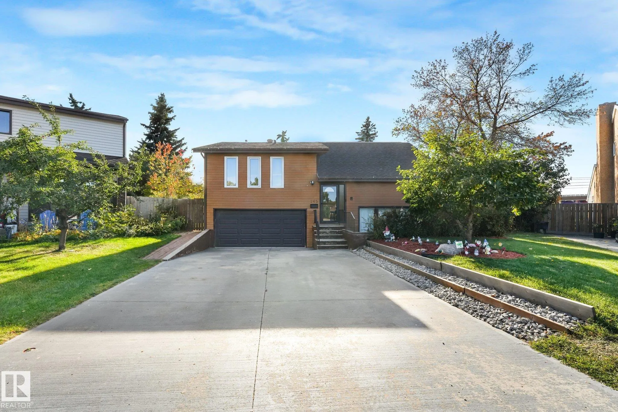 265 GRAND MEADOW Crescent