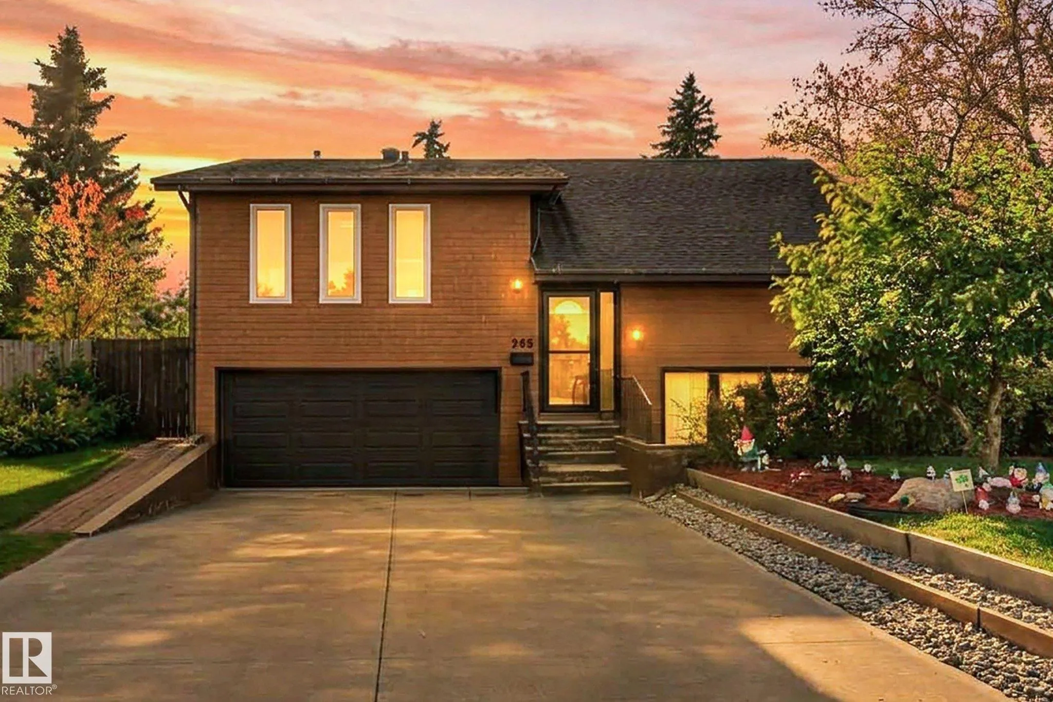 265 GRAND MEADOW Crescent