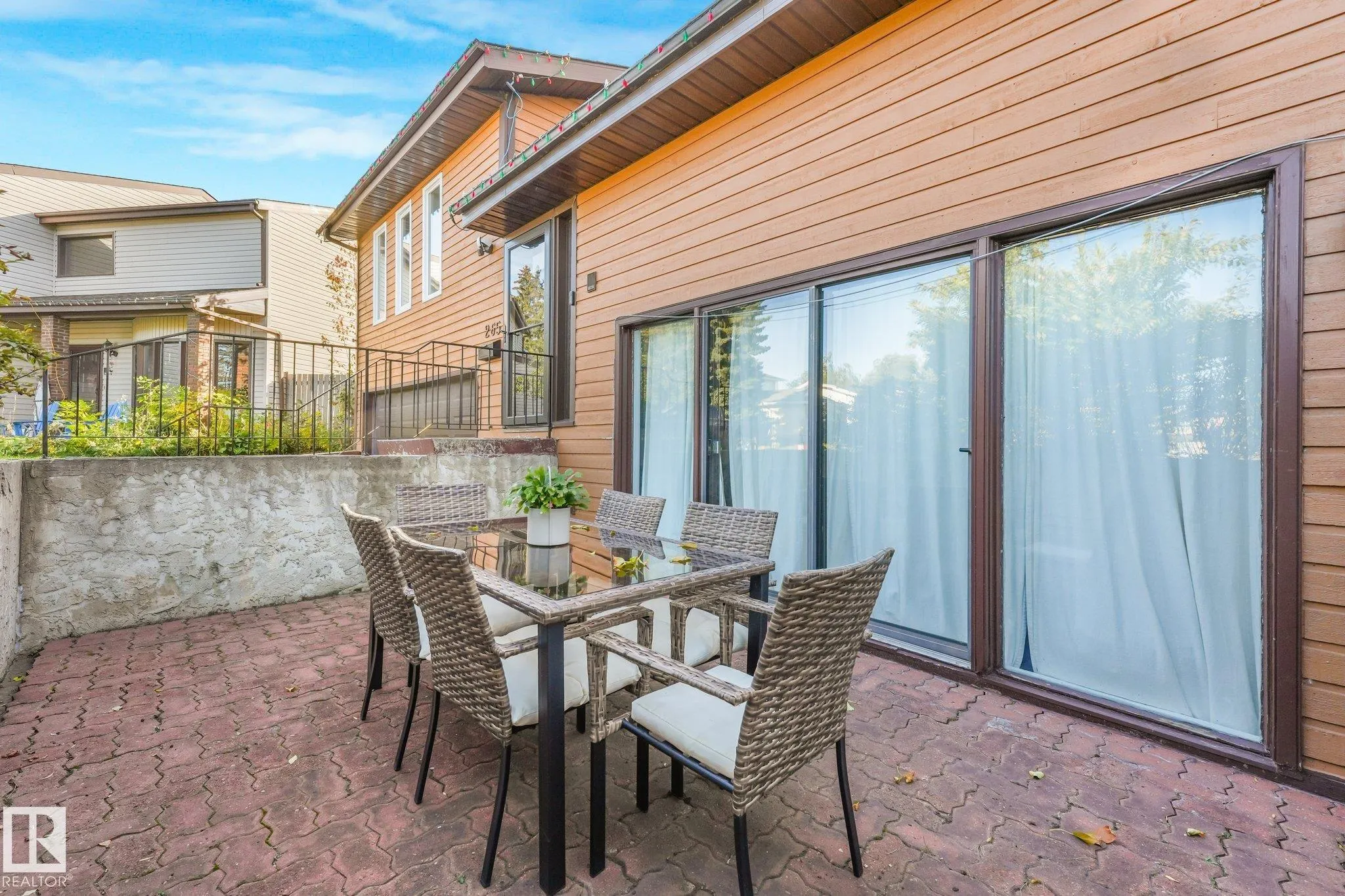 265 GRAND MEADOW Crescent