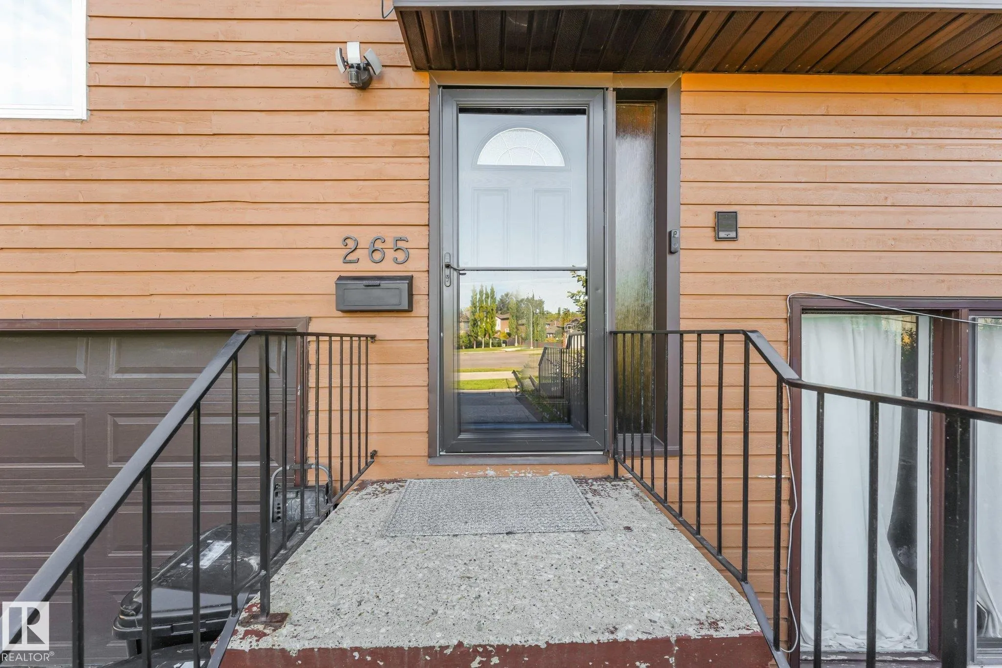 265 GRAND MEADOW Crescent