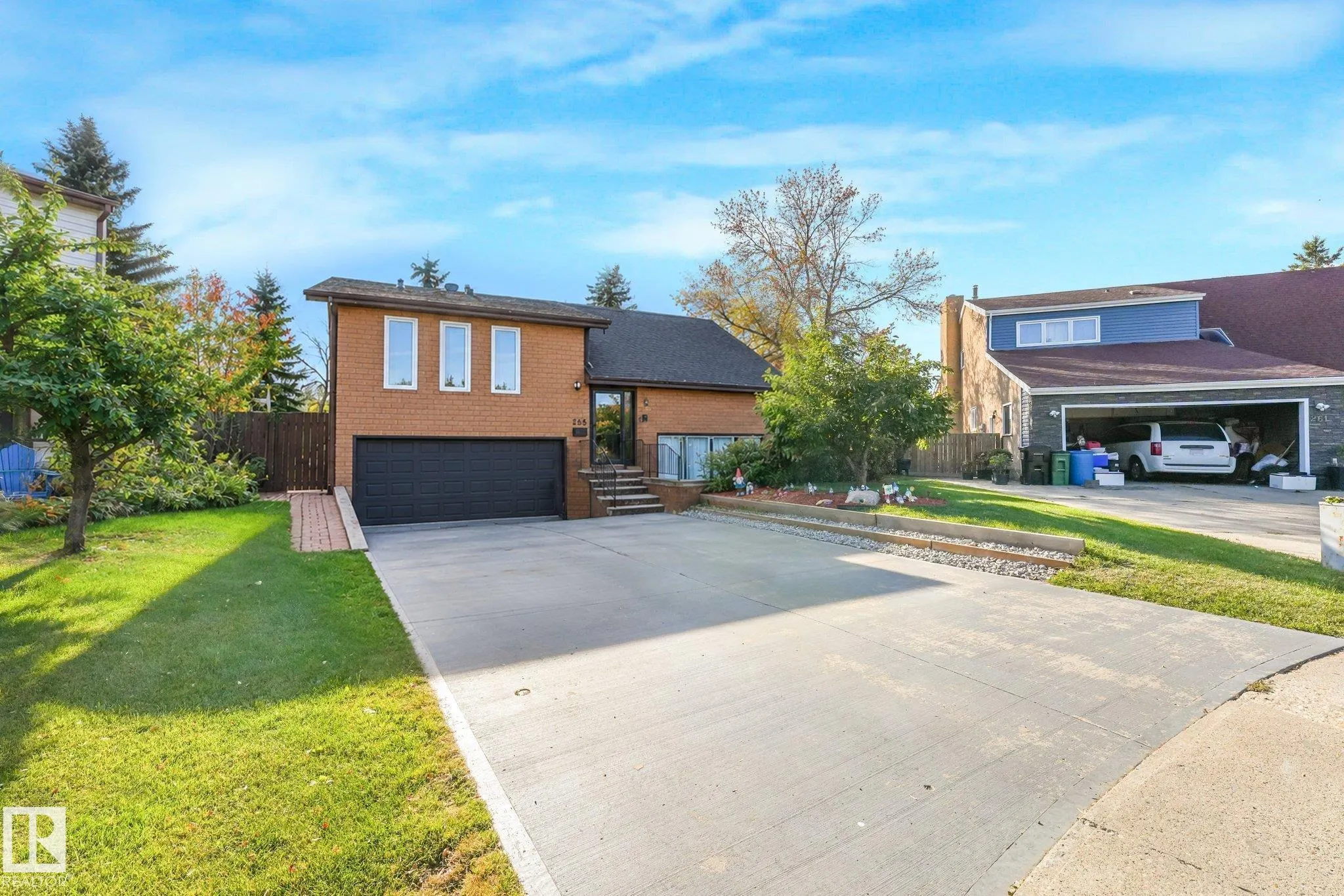 265 GRAND MEADOW Crescent