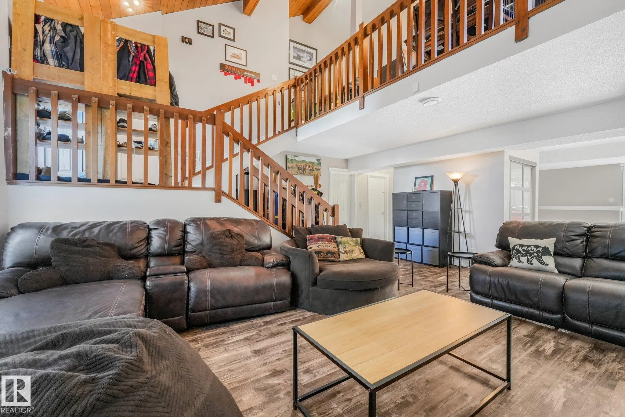265 GRAND MEADOW Crescent