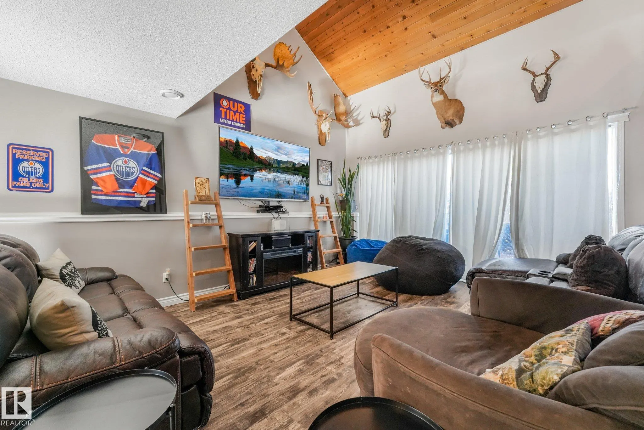 265 GRAND MEADOW Crescent