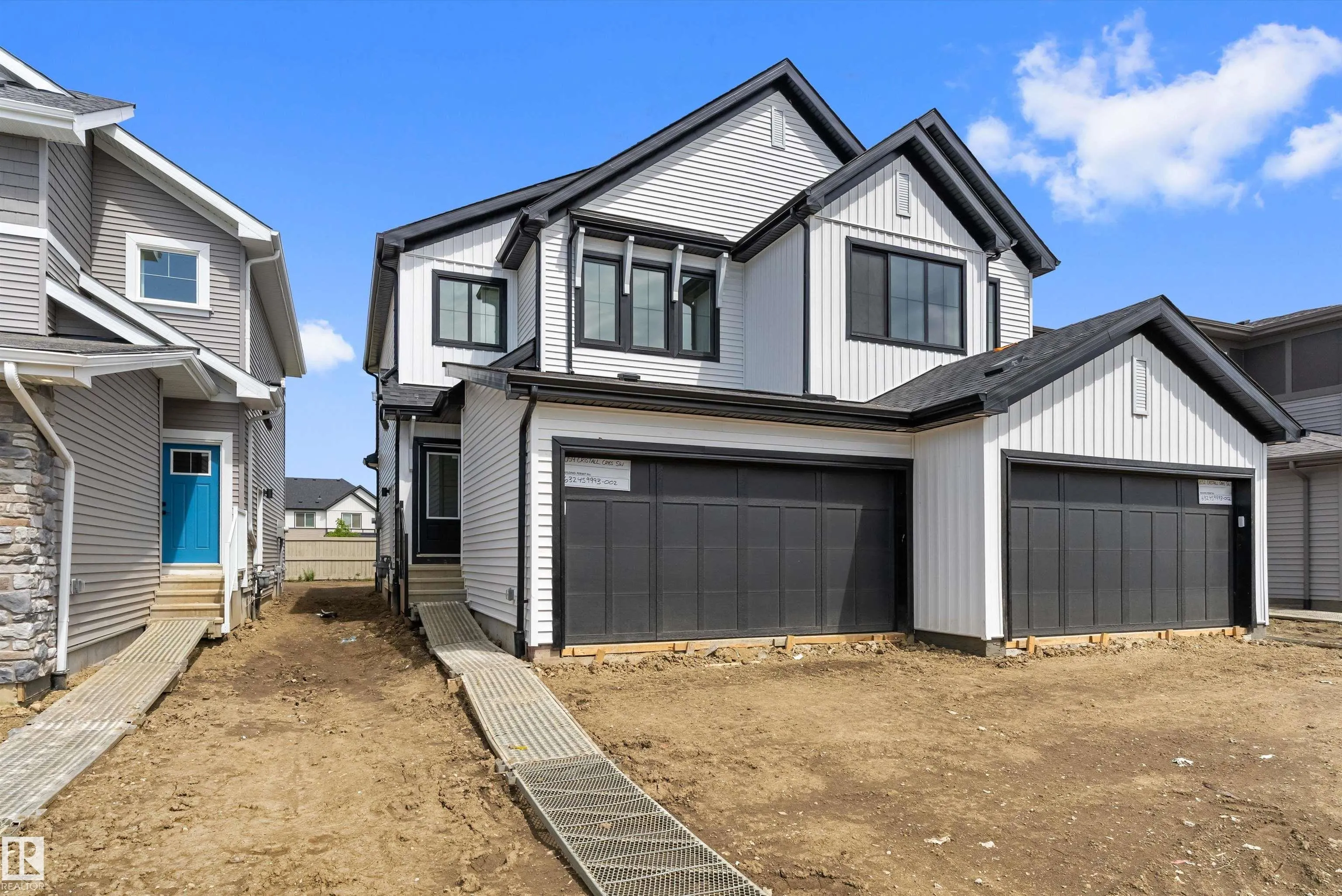 1054 CRISTALL Crescent