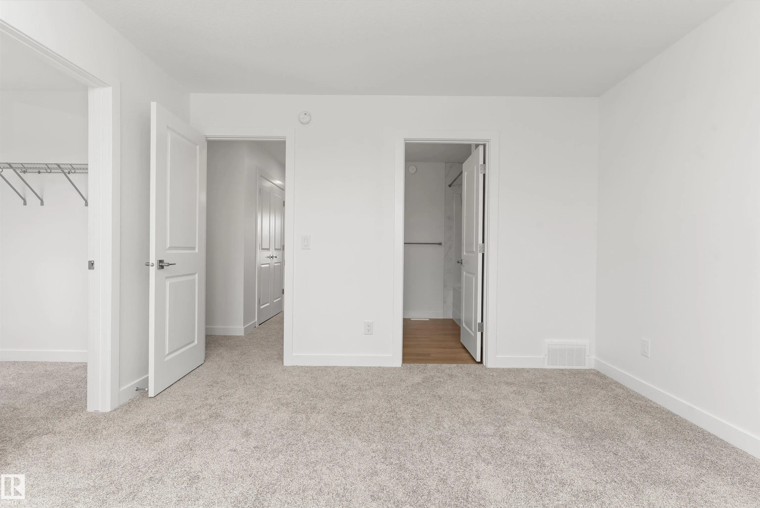 1054 CRISTALL Crescent