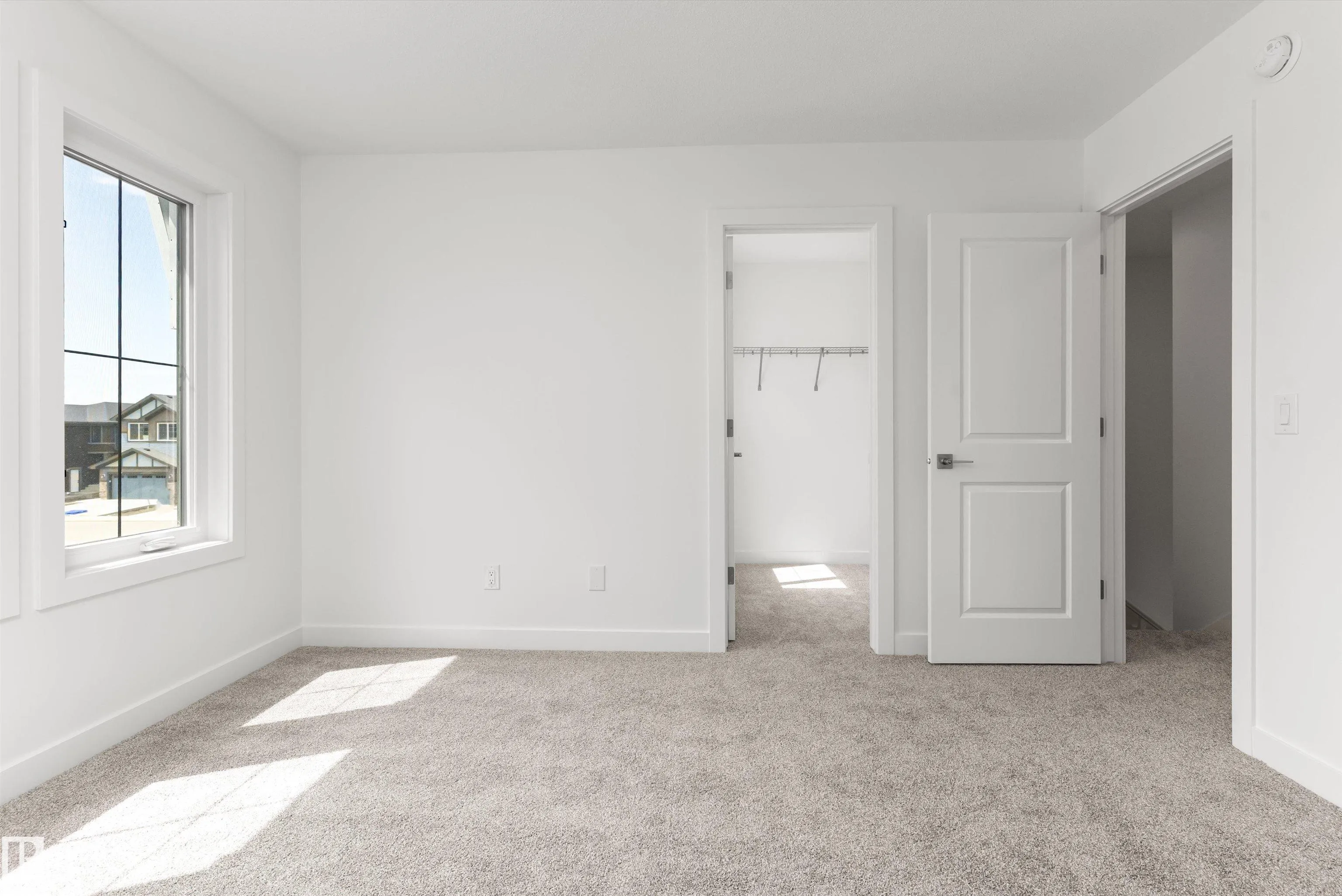 1054 CRISTALL Crescent