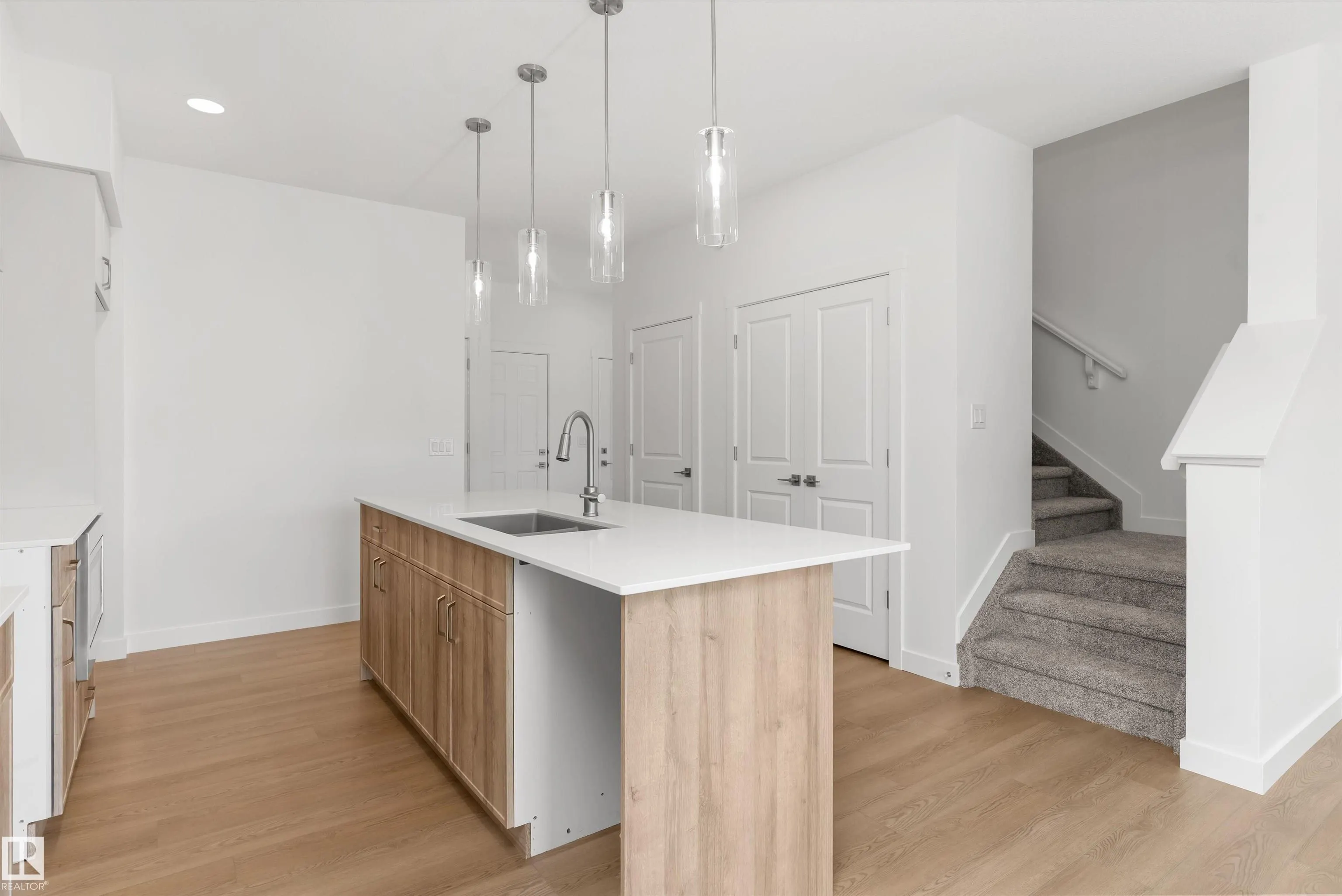 1054 CRISTALL Crescent