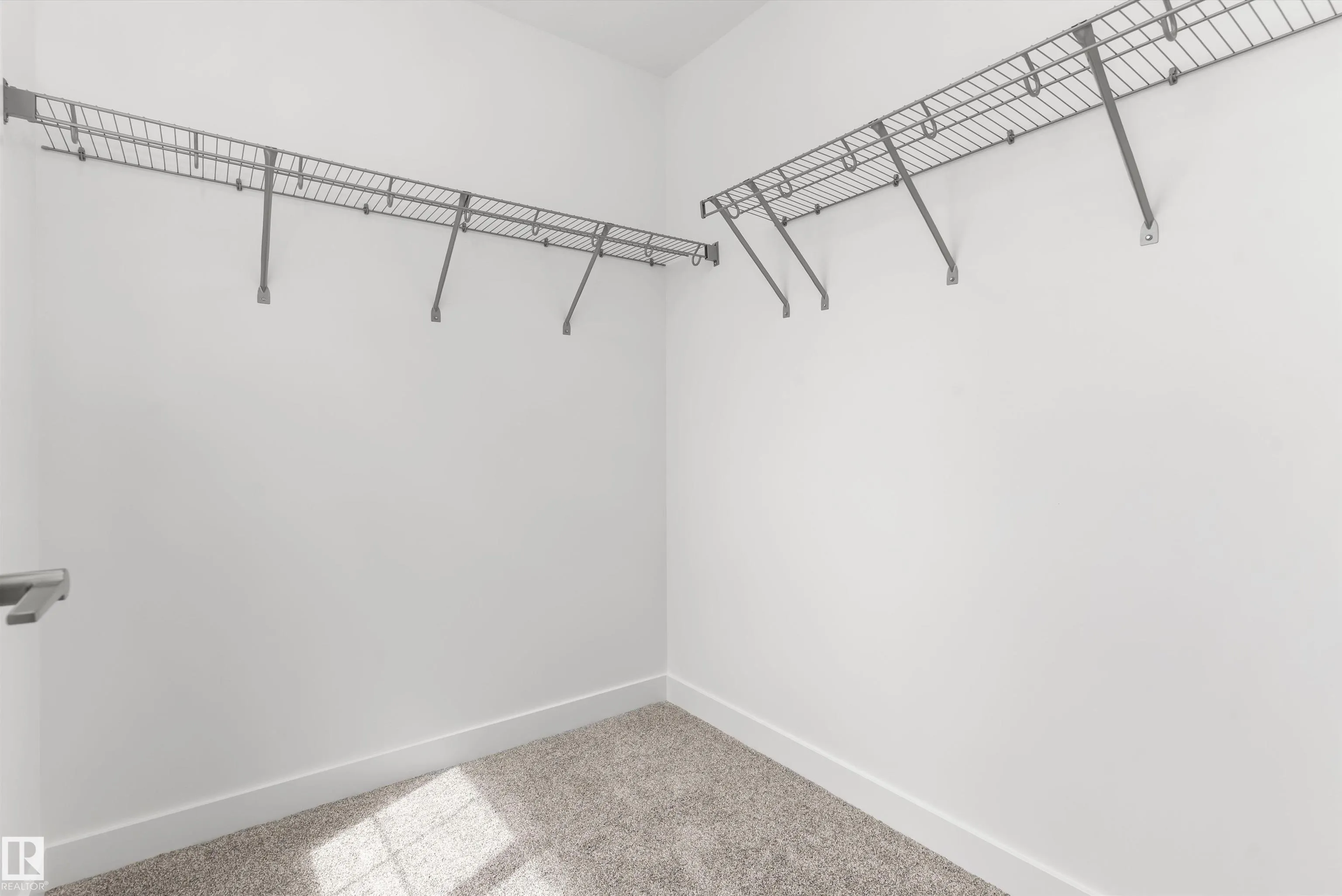 1054 CRISTALL Crescent