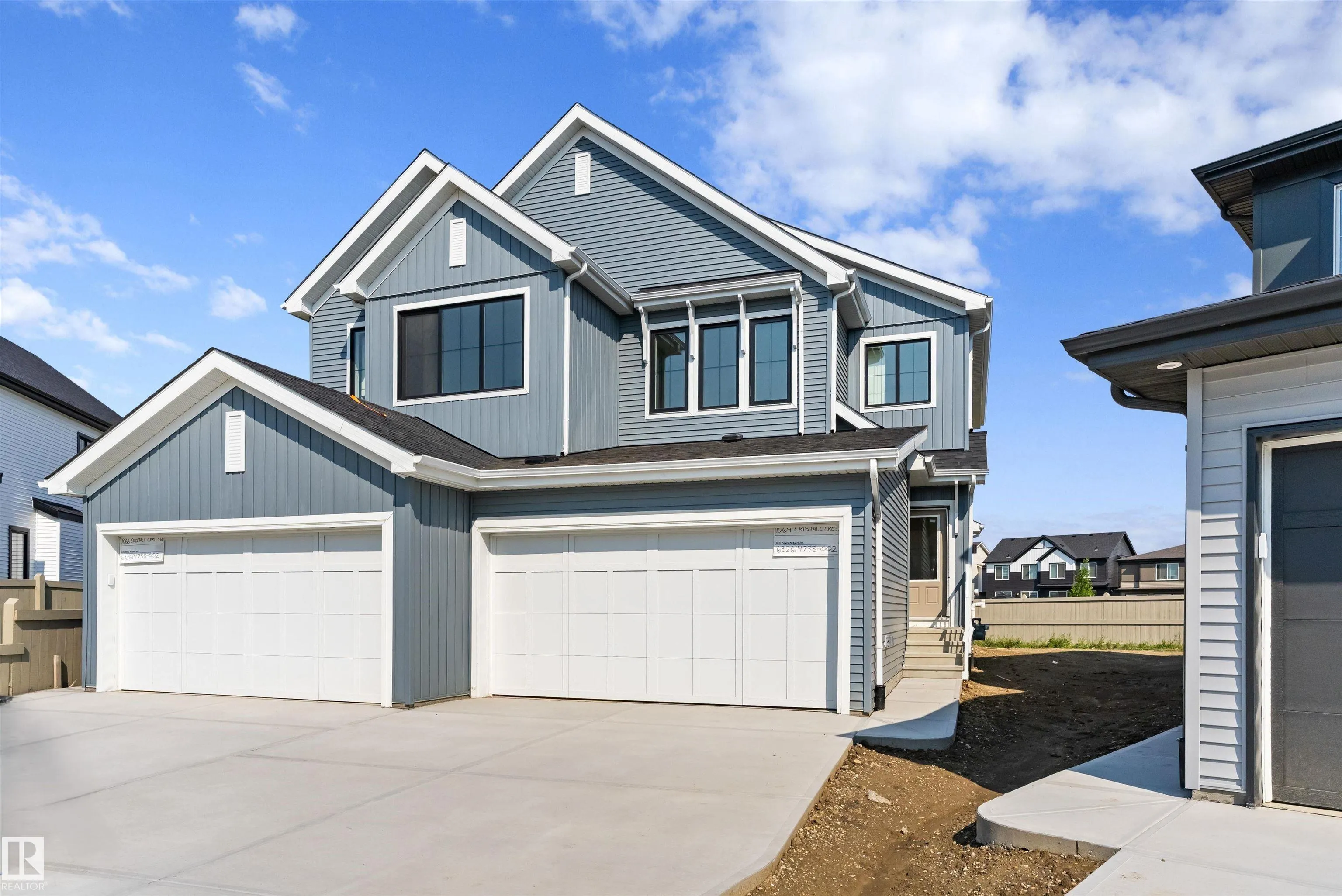 1064 CRISTALL Crescent