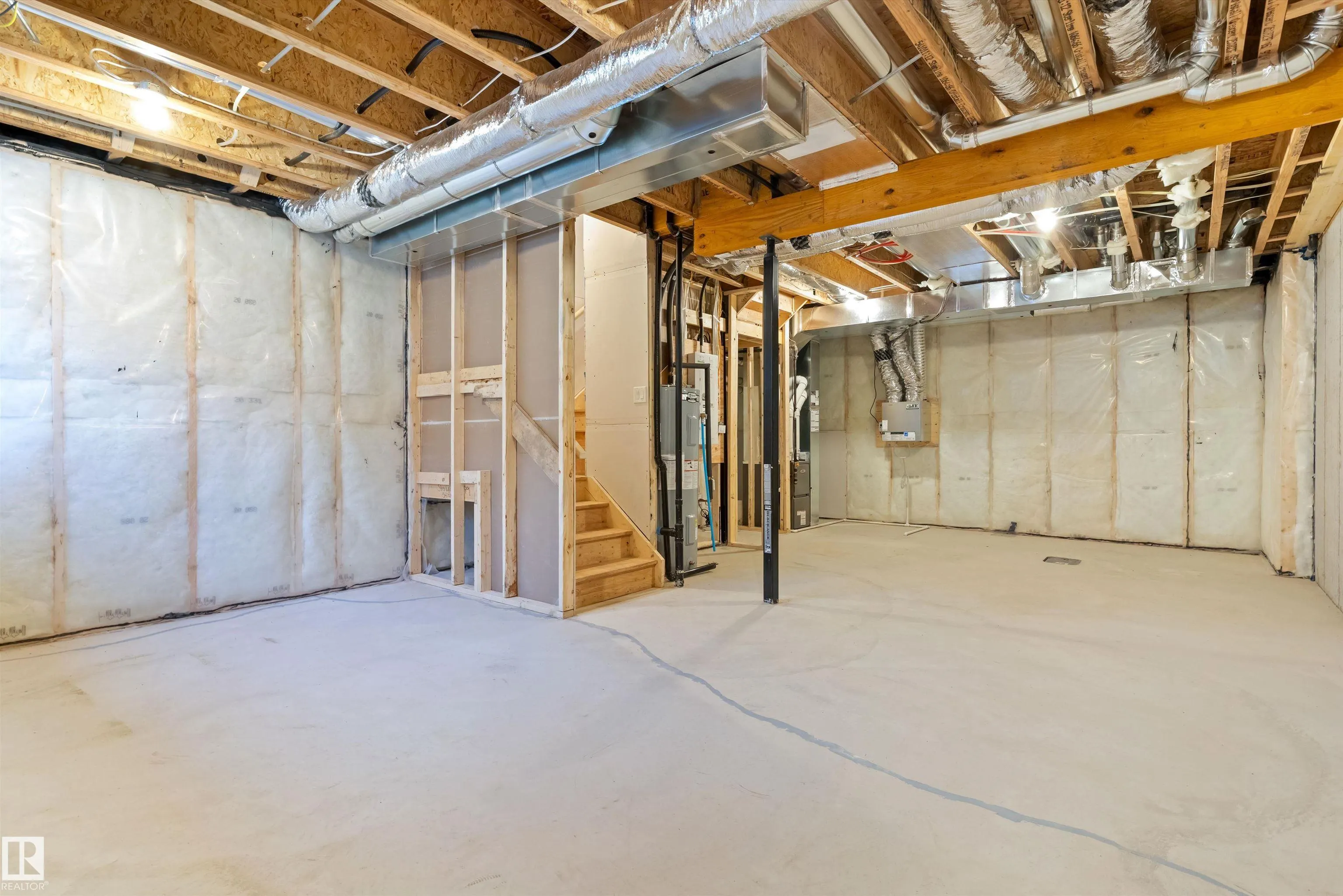 1064 CRISTALL Crescent