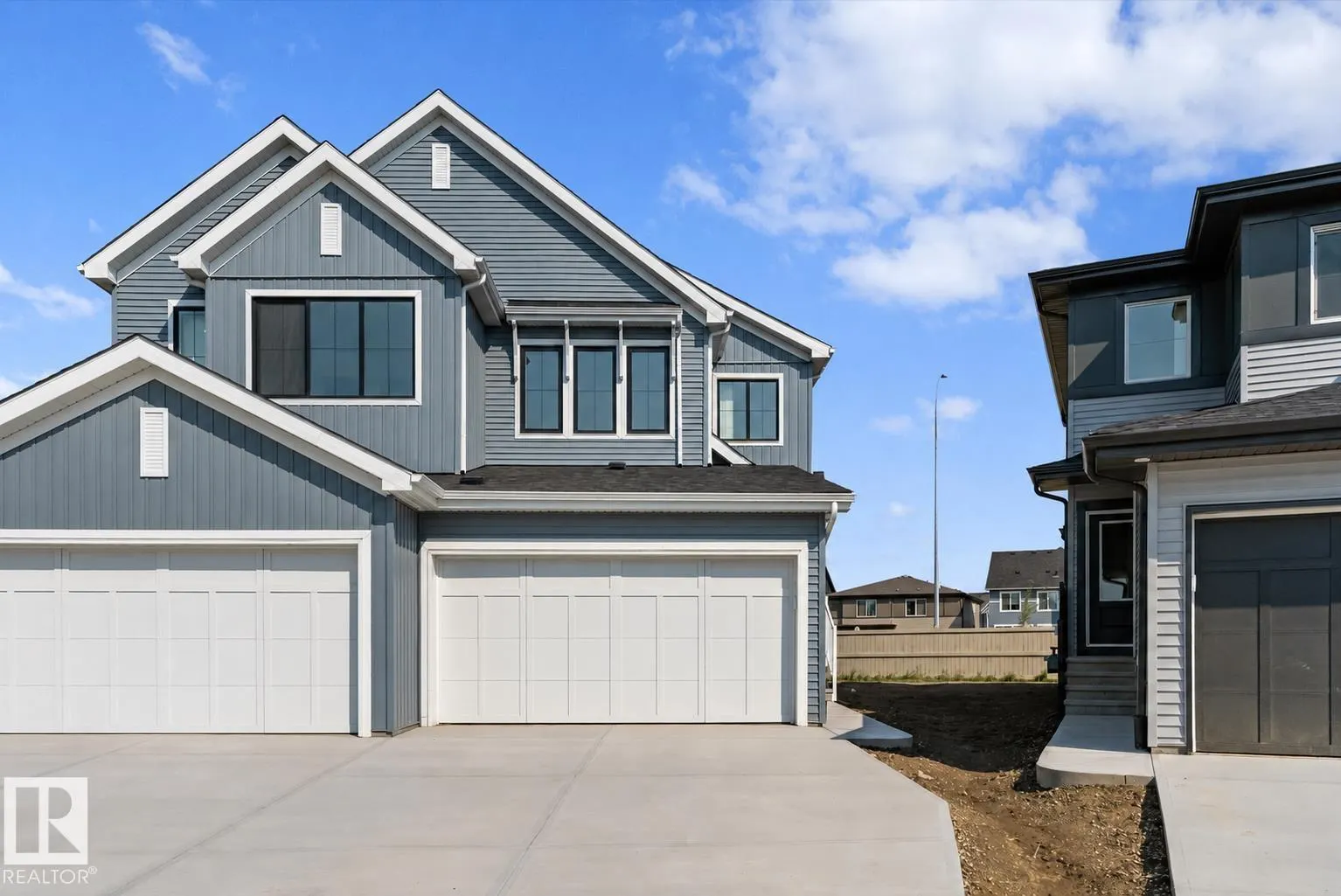1064 CRISTALL Crescent