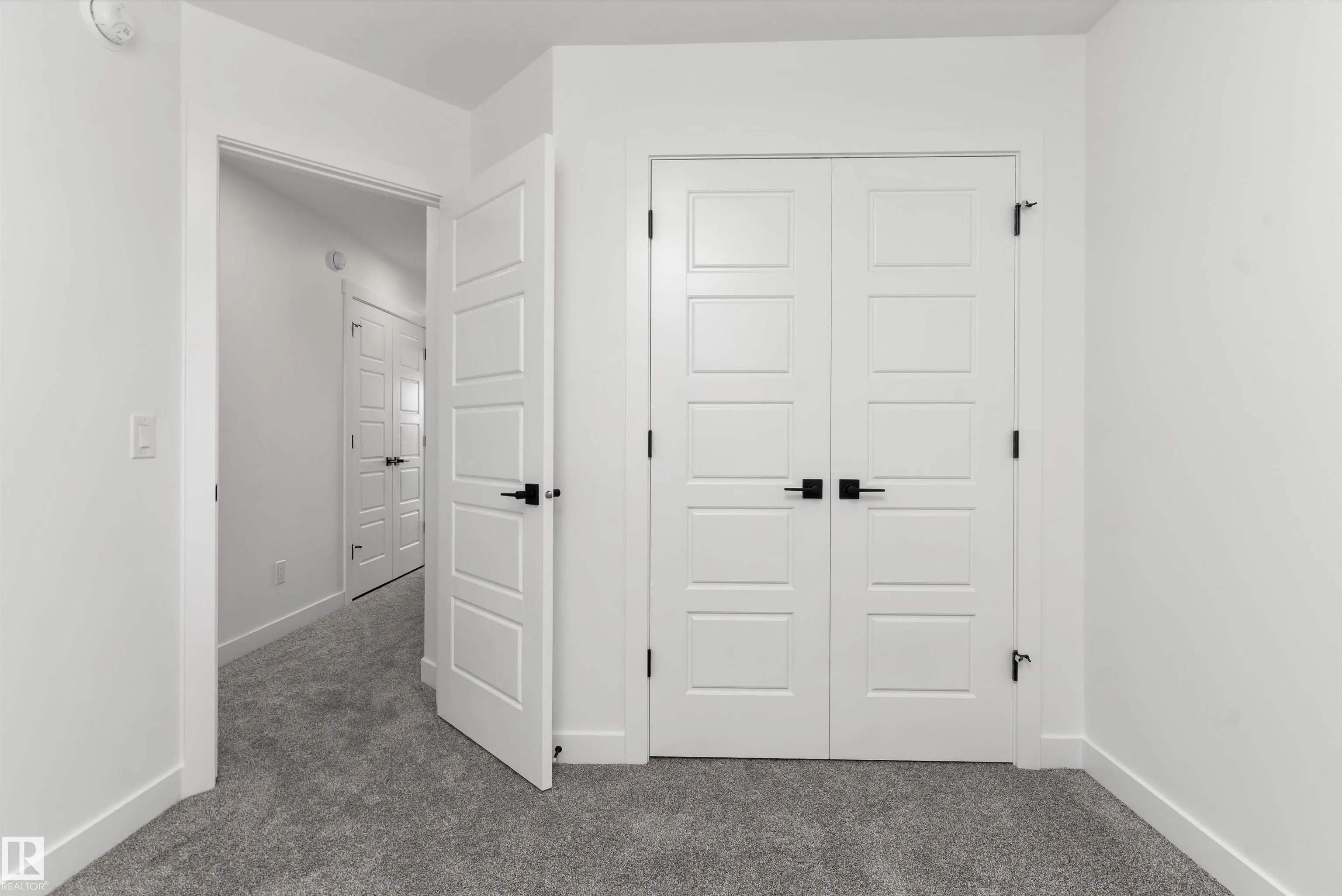 1064 CRISTALL Crescent
