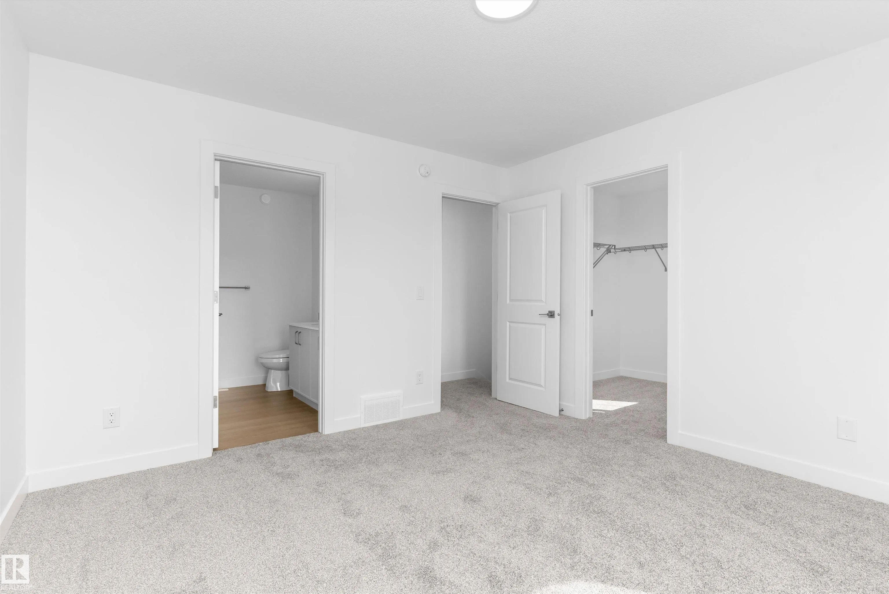 1064 CRISTALL Crescent