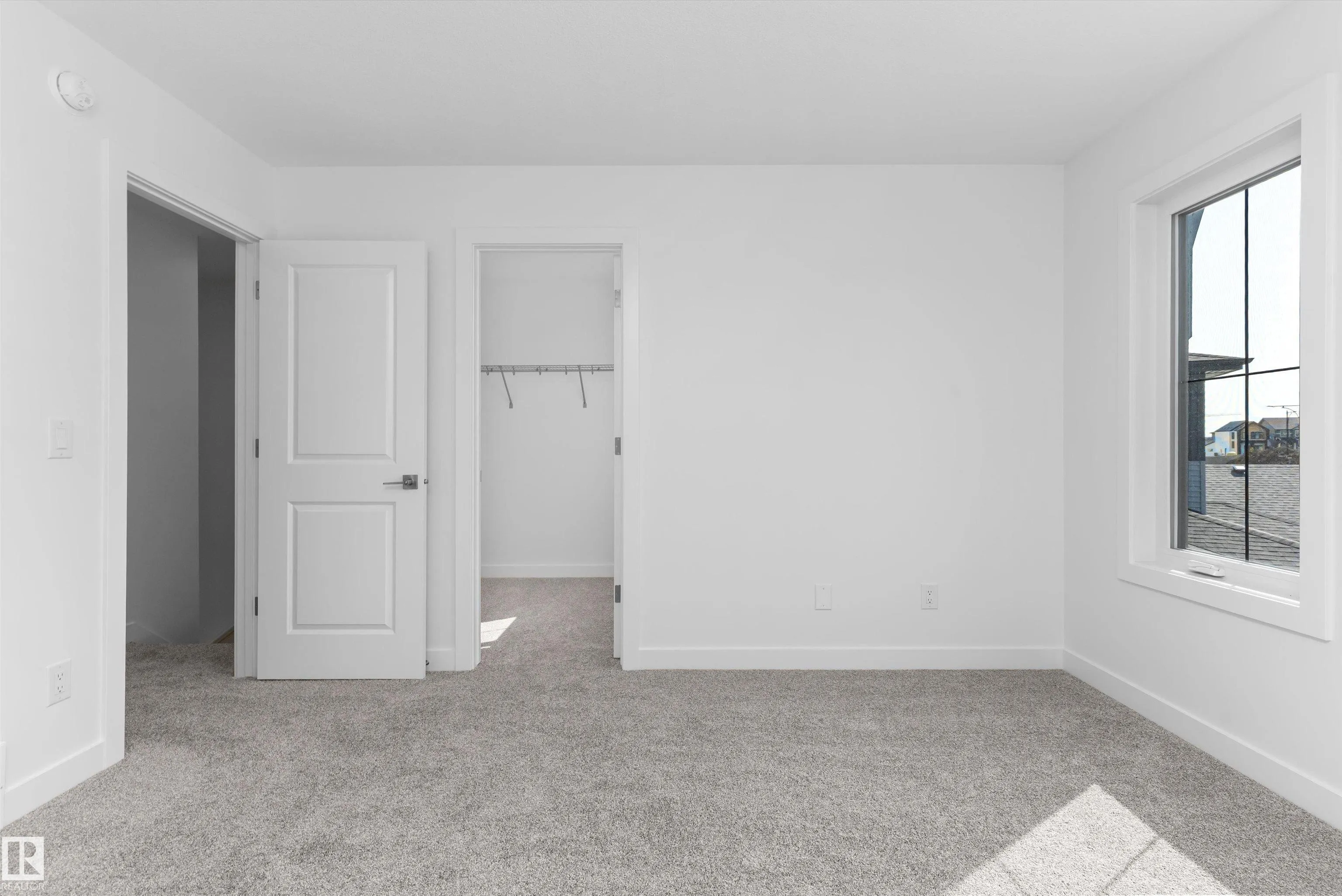1064 CRISTALL Crescent