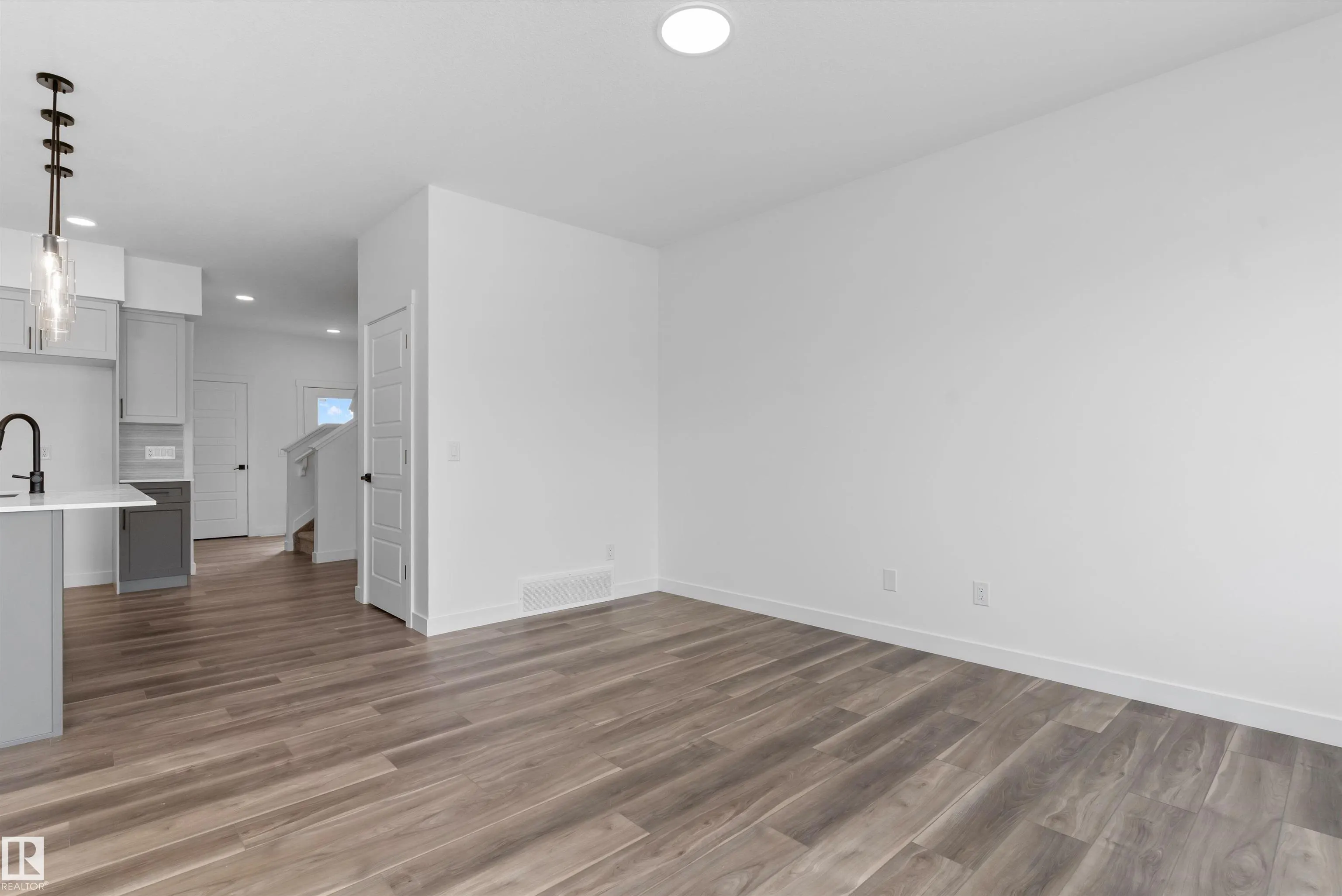 1066 CRISTALL Crescent
