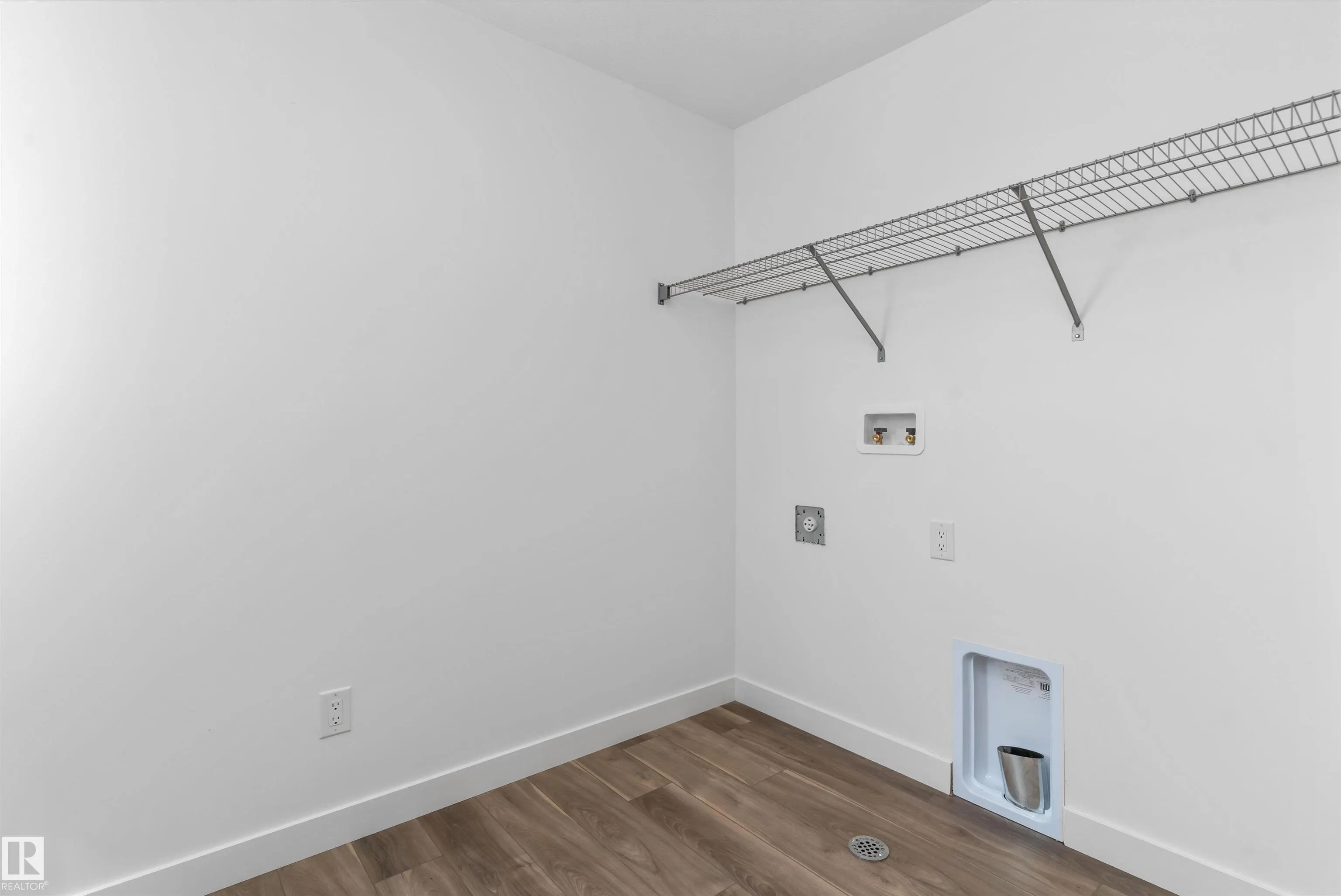 1066 CRISTALL Crescent
