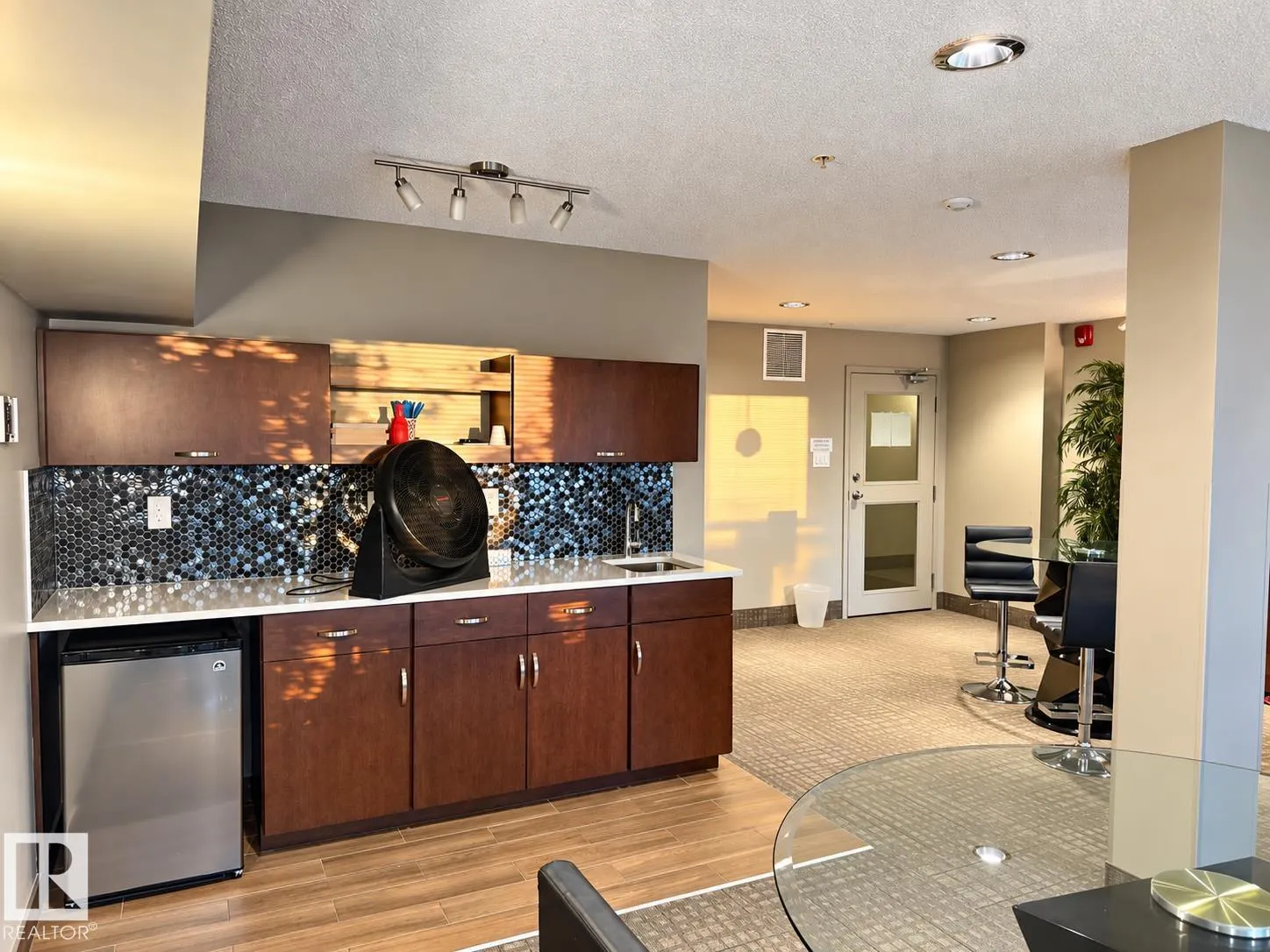 4008 SAVARYN Drive