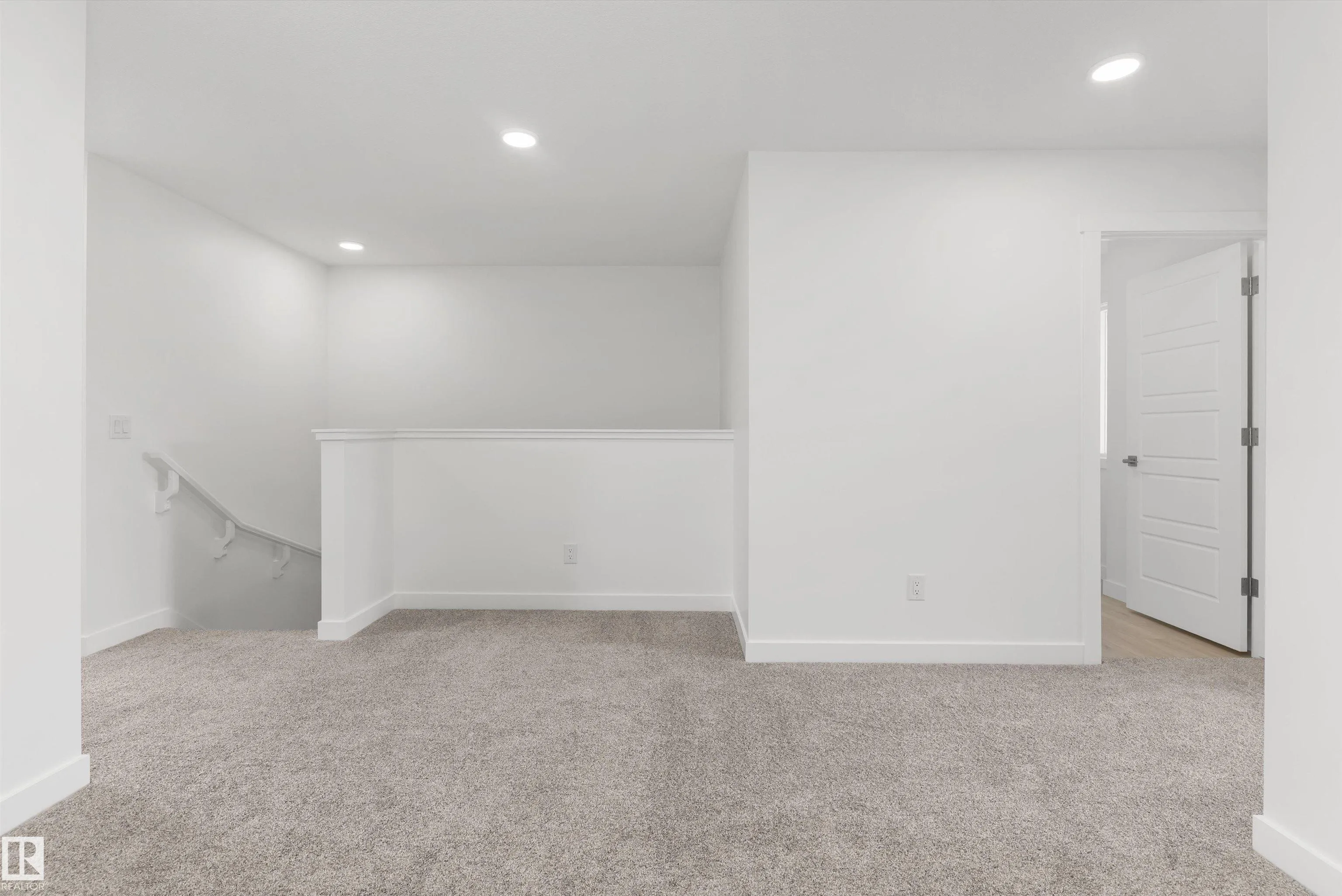 1052 CRISTALL Crescent