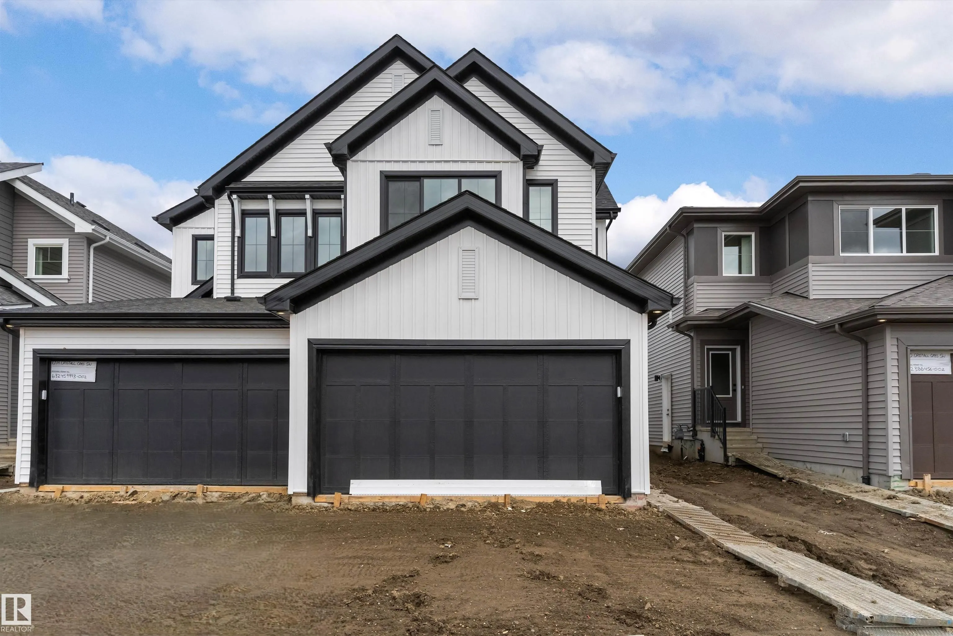 1052 CRISTALL Crescent