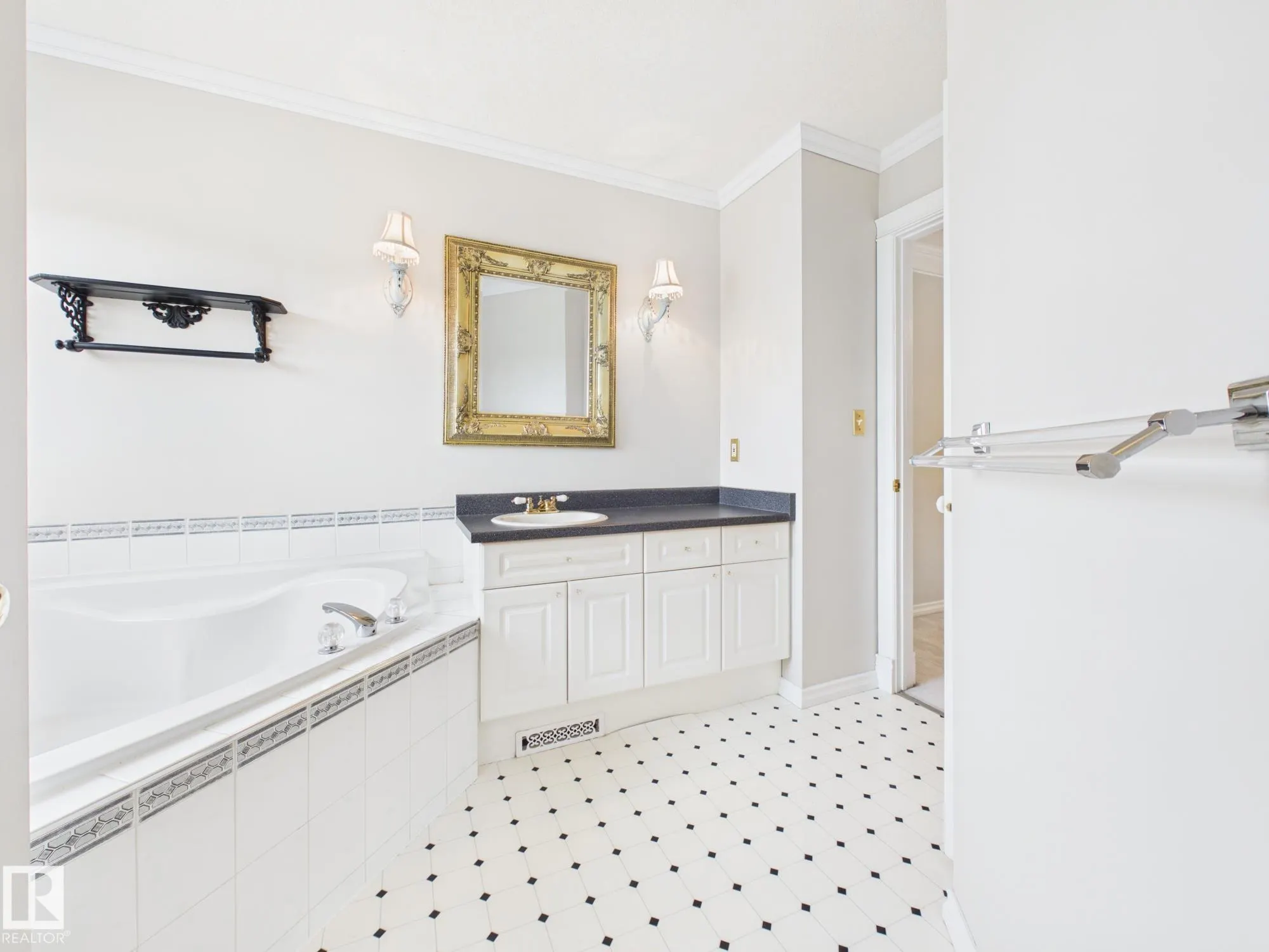 3 HARDCASTLE Place