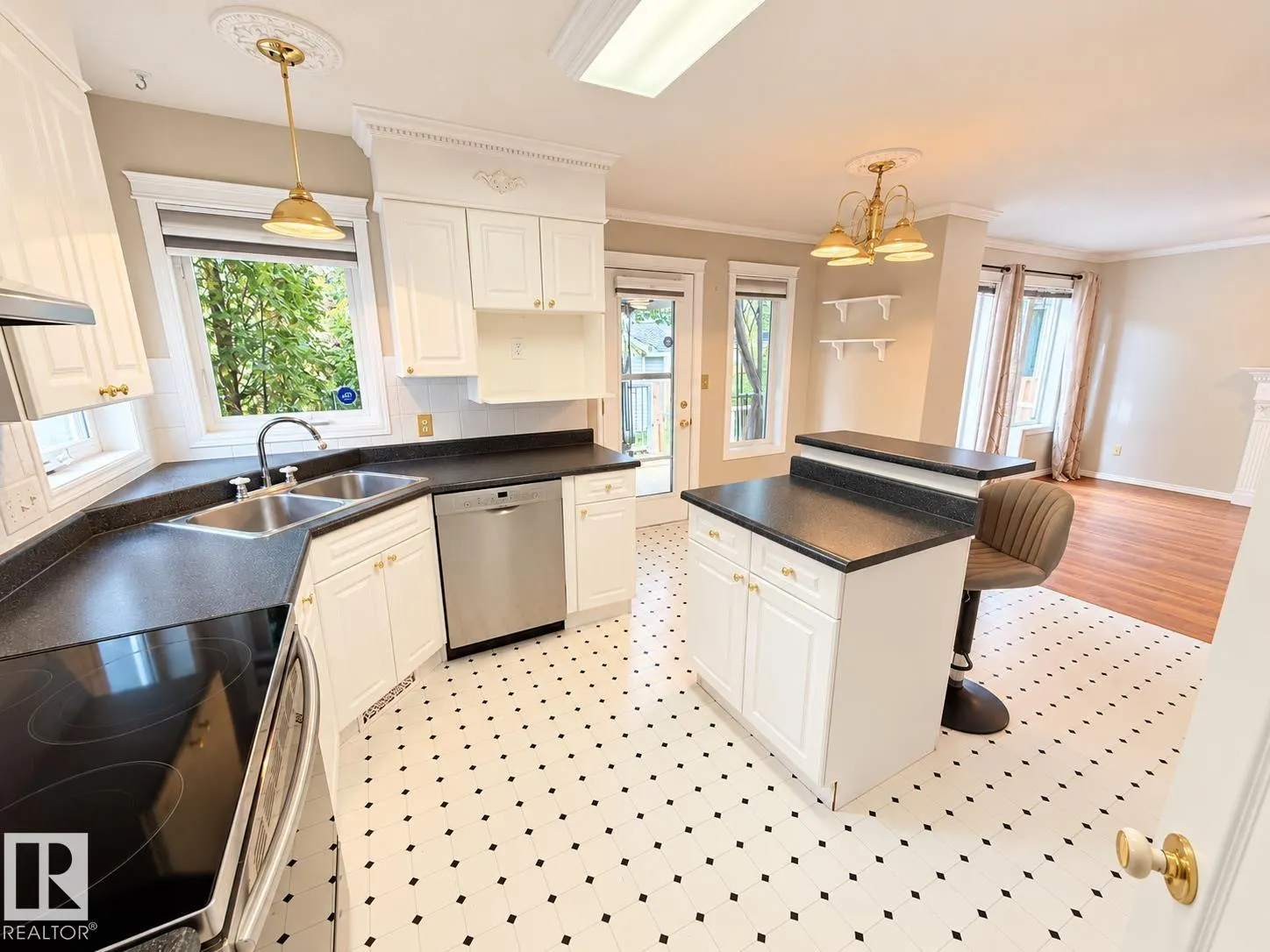 3 HARDCASTLE Place