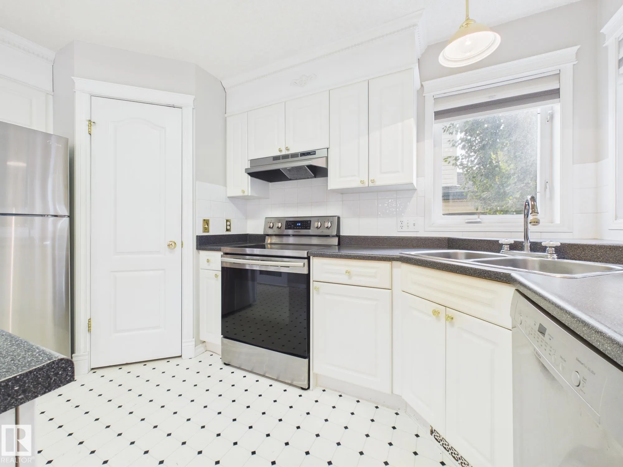 3 HARDCASTLE Place