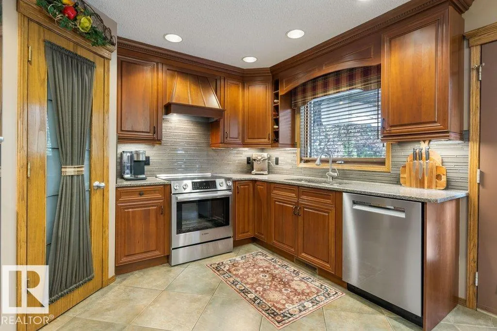 37 HUNTINGTON Crescent