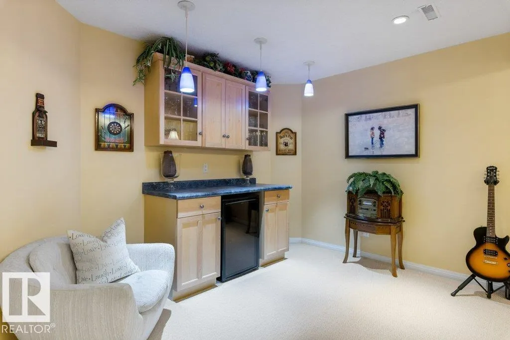 37 HUNTINGTON Crescent