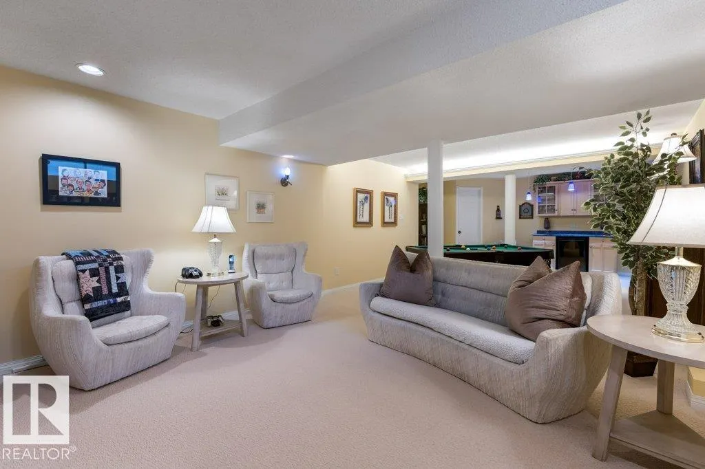 37 HUNTINGTON Crescent