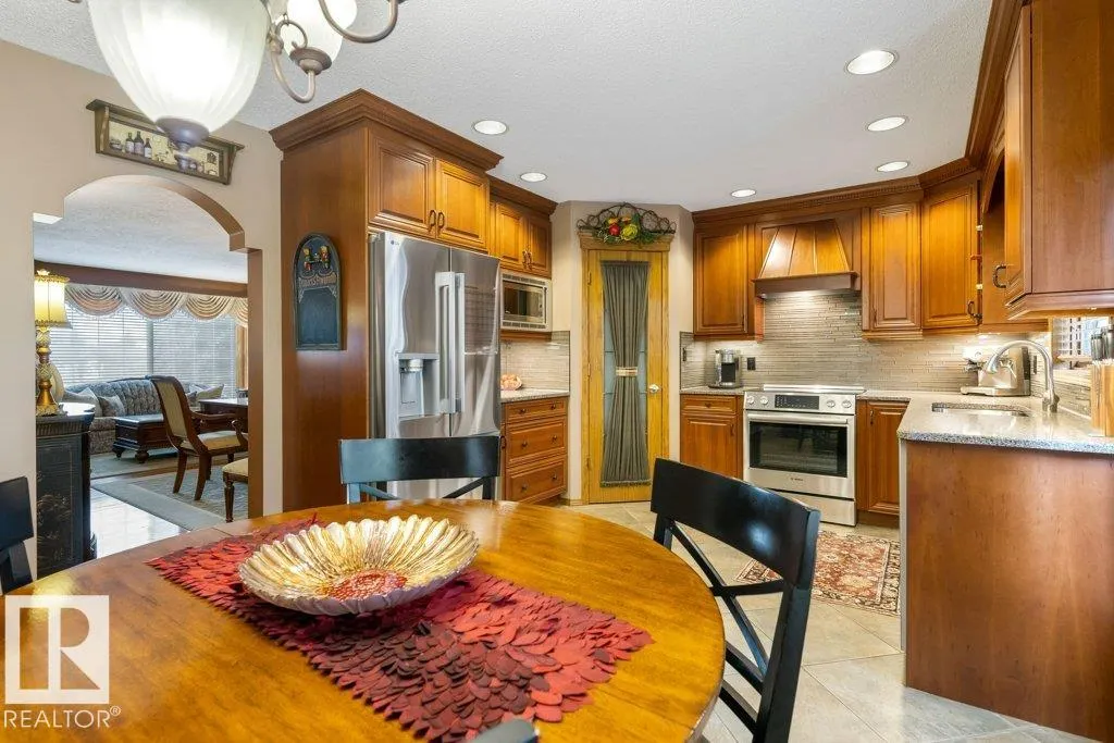 37 HUNTINGTON Crescent